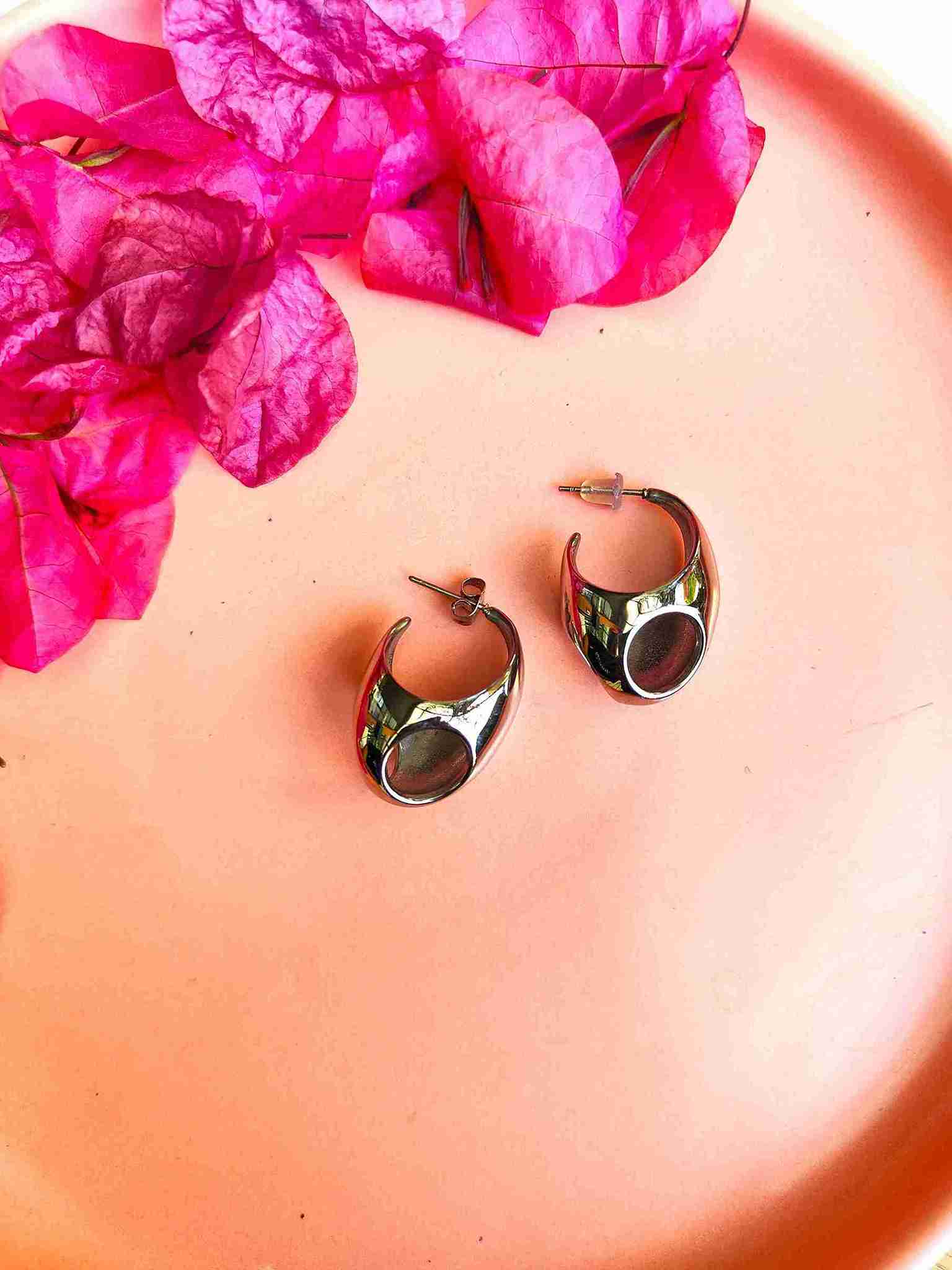 SUSSANE SILVER STUD image 0