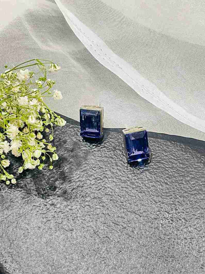 SWAROVSKI ELEMENT STUD image 0