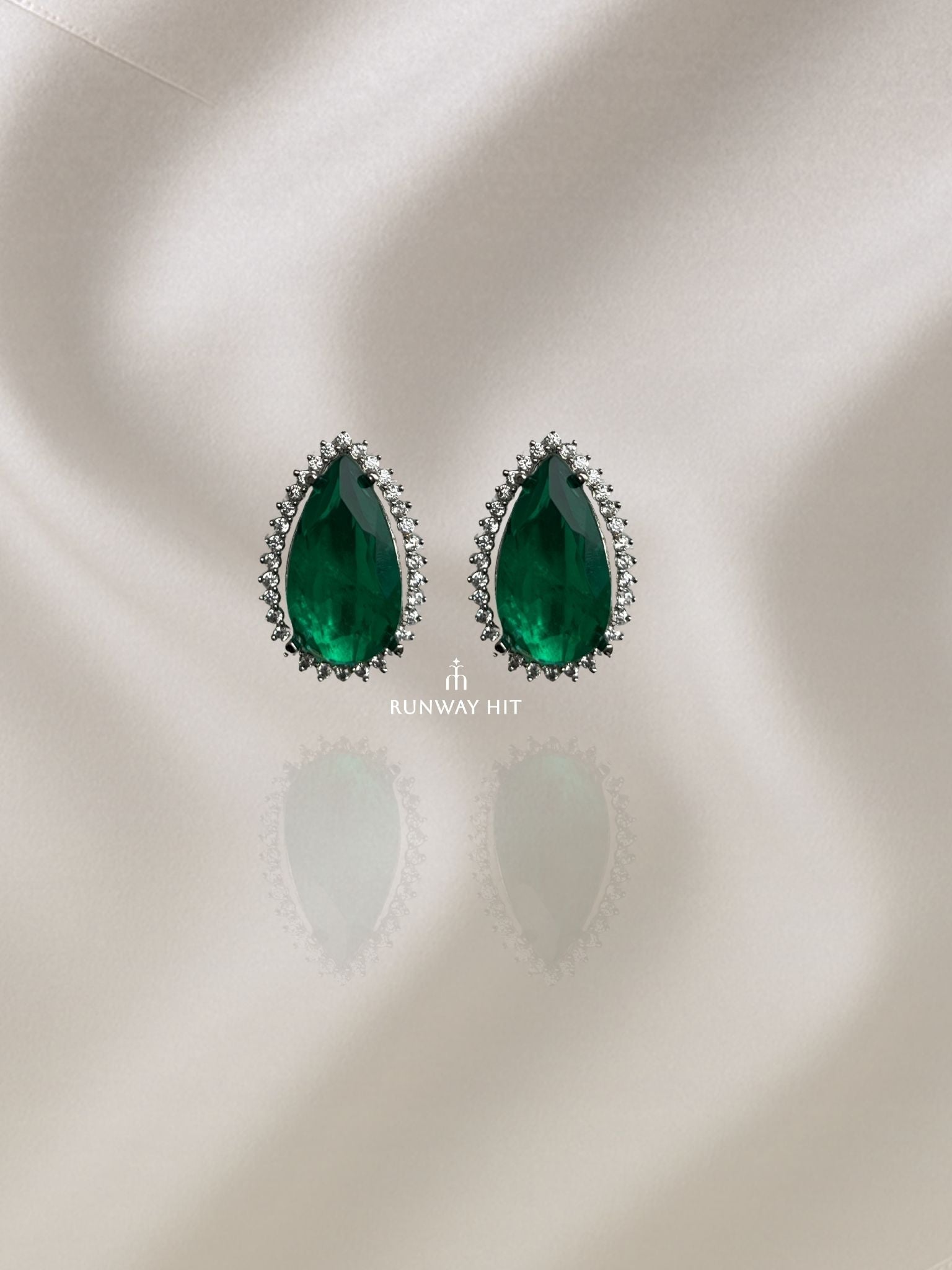 AVERY EMERALD STUD