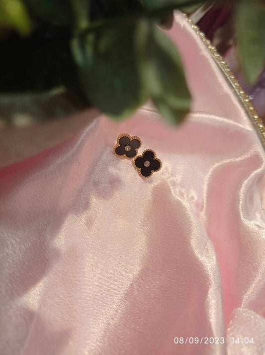 VANCLEEF BLACK STONE STUDS image 0