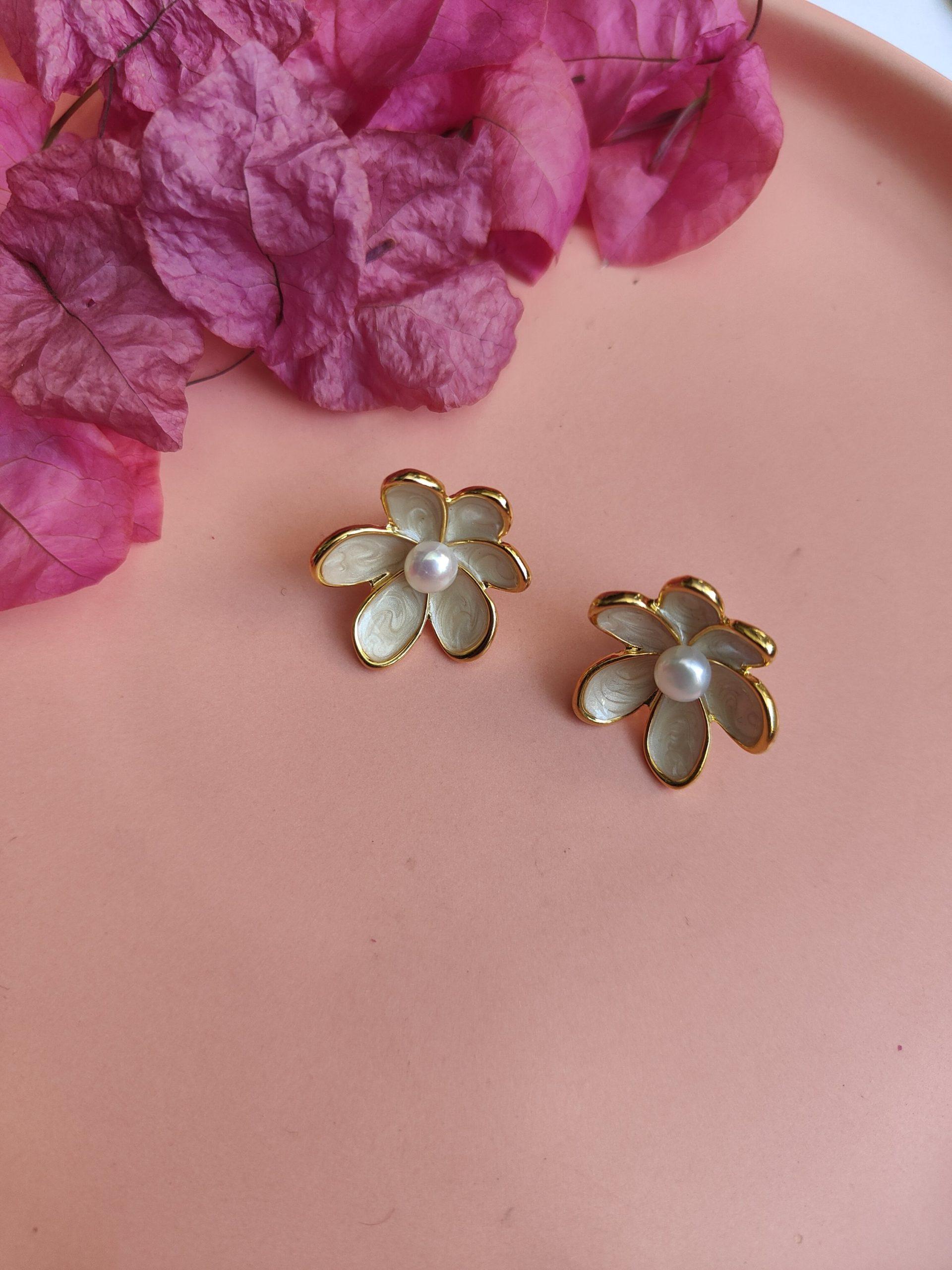 Resin White Pearl Flower Stud image 0