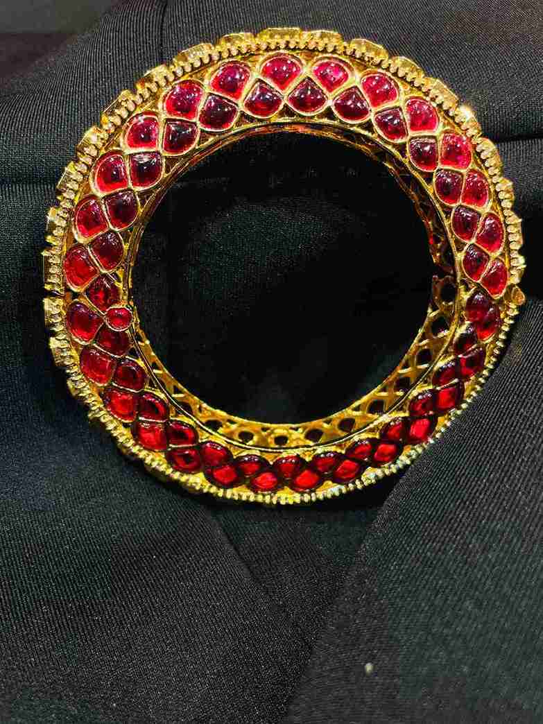 MAHERA RED POLKI BANGLE image 0