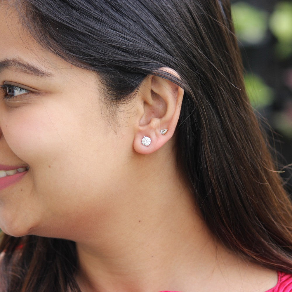 Round Shape Solitaire Studs Midi image 1