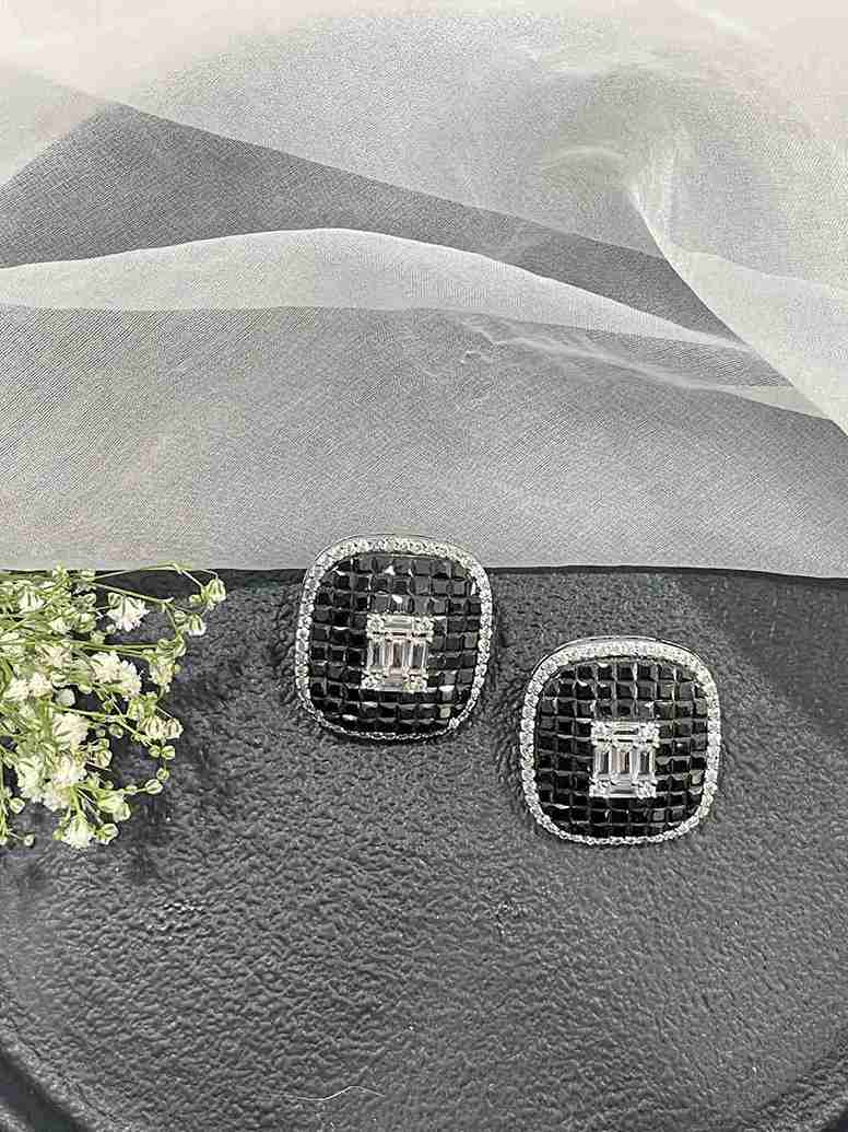 SQUARE BLACK EARRING image 0