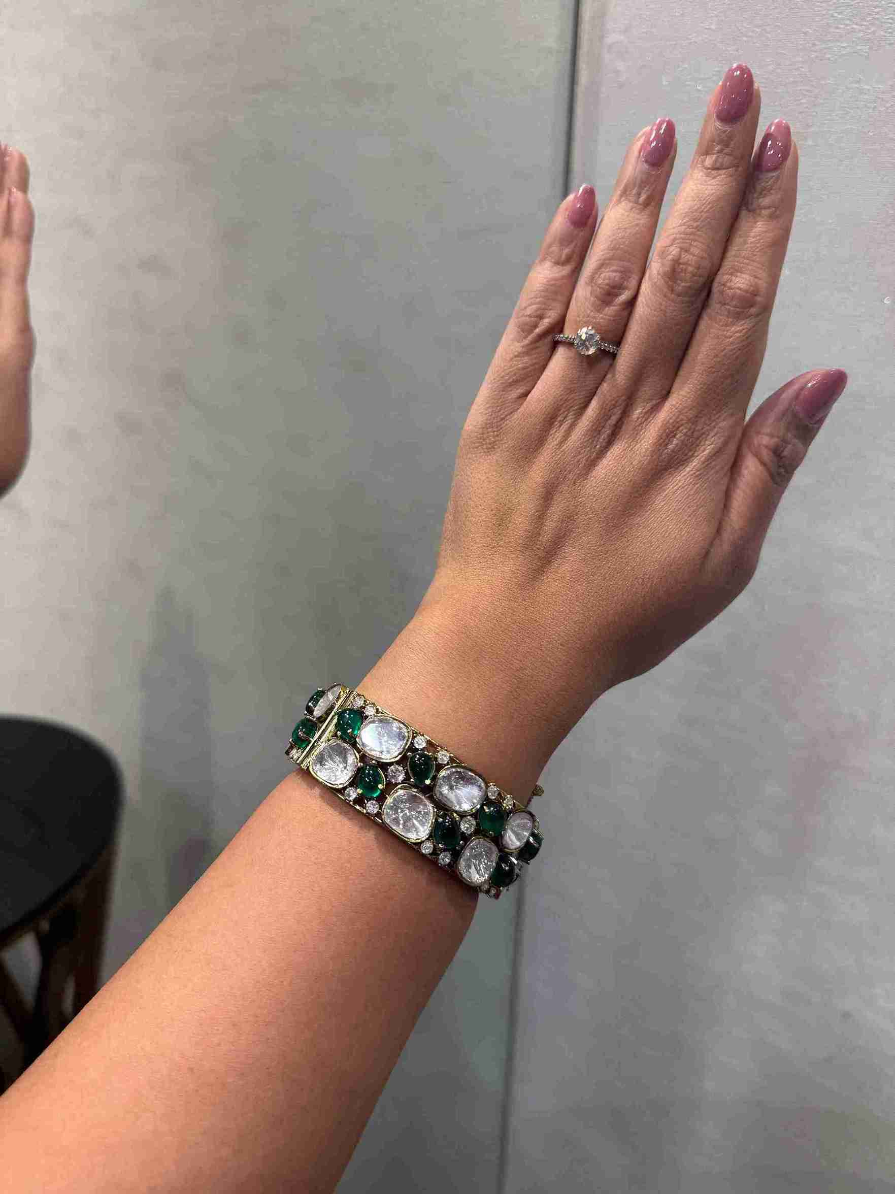 DIVYA GREEN POLKI BANGLE image 0