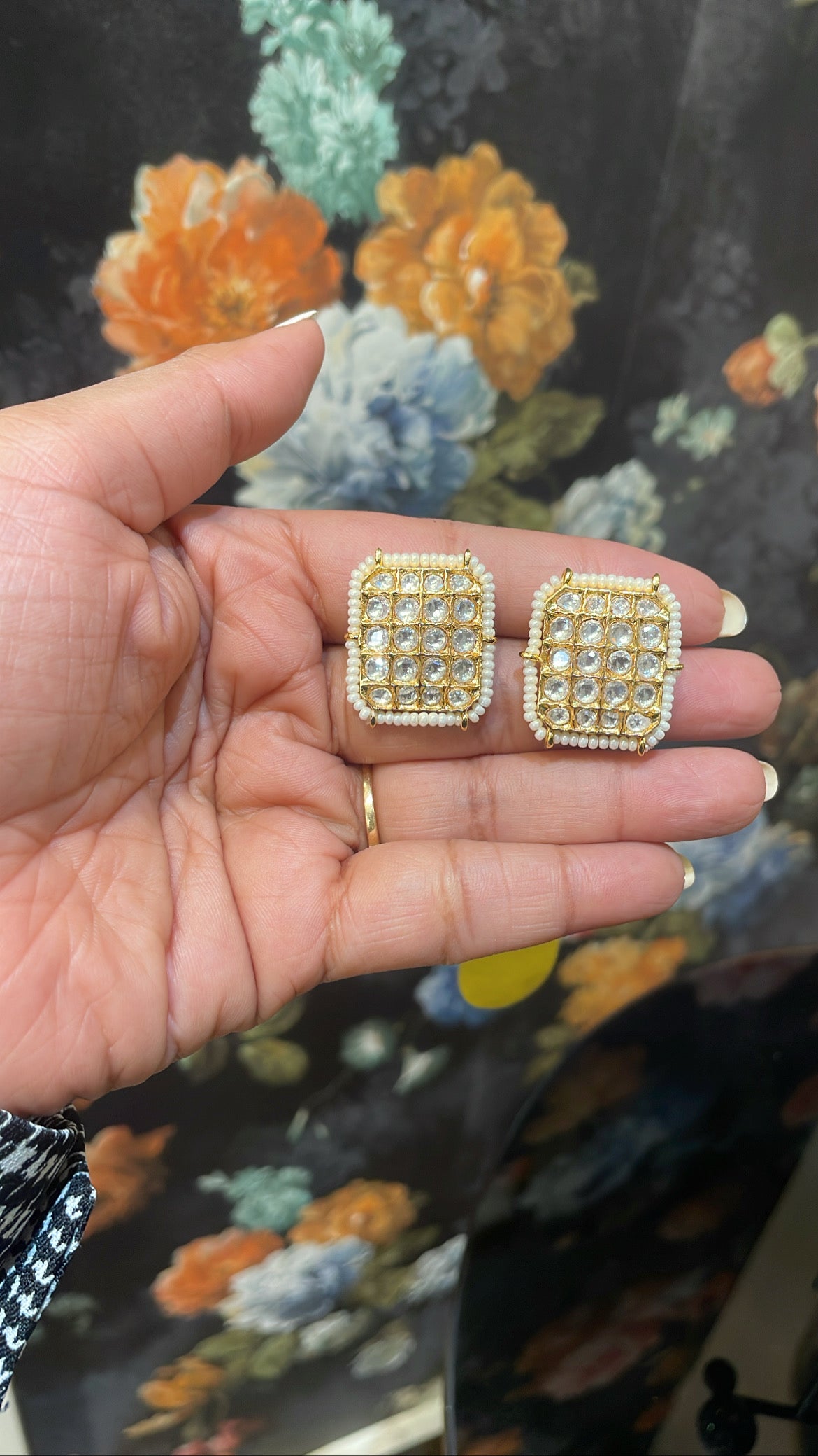 Arushi Kundan Studs image 1
