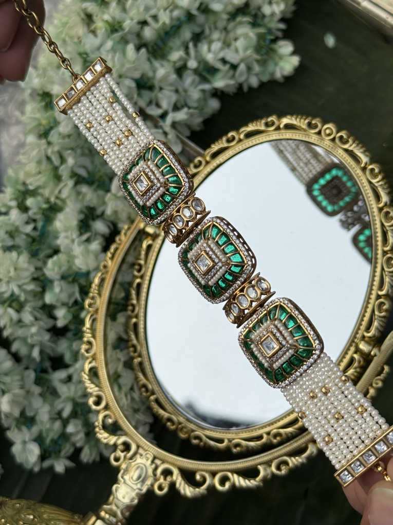 SHIVI GREEN POLKI BRACELET