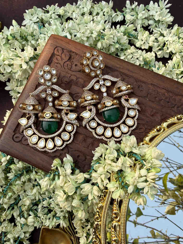 PRIYA GREEN POLKI EARRING