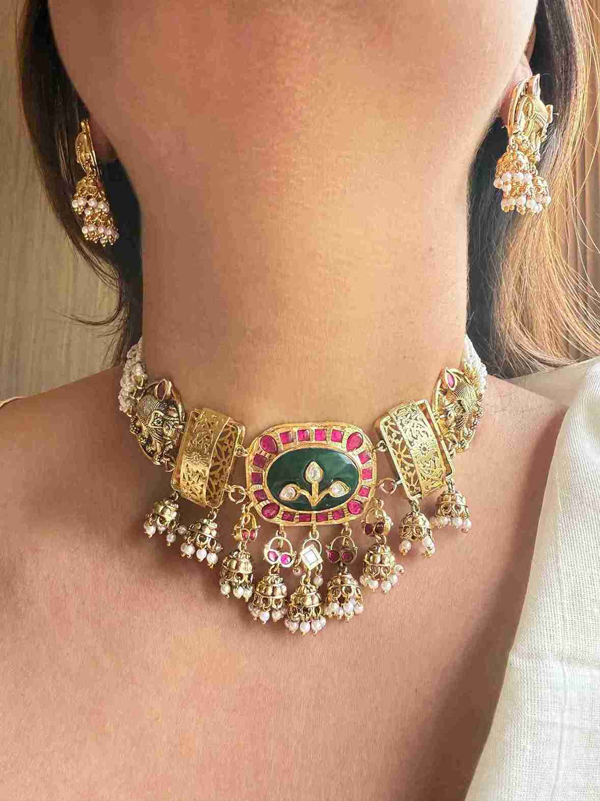 MODERN TEMPLE CHOKER