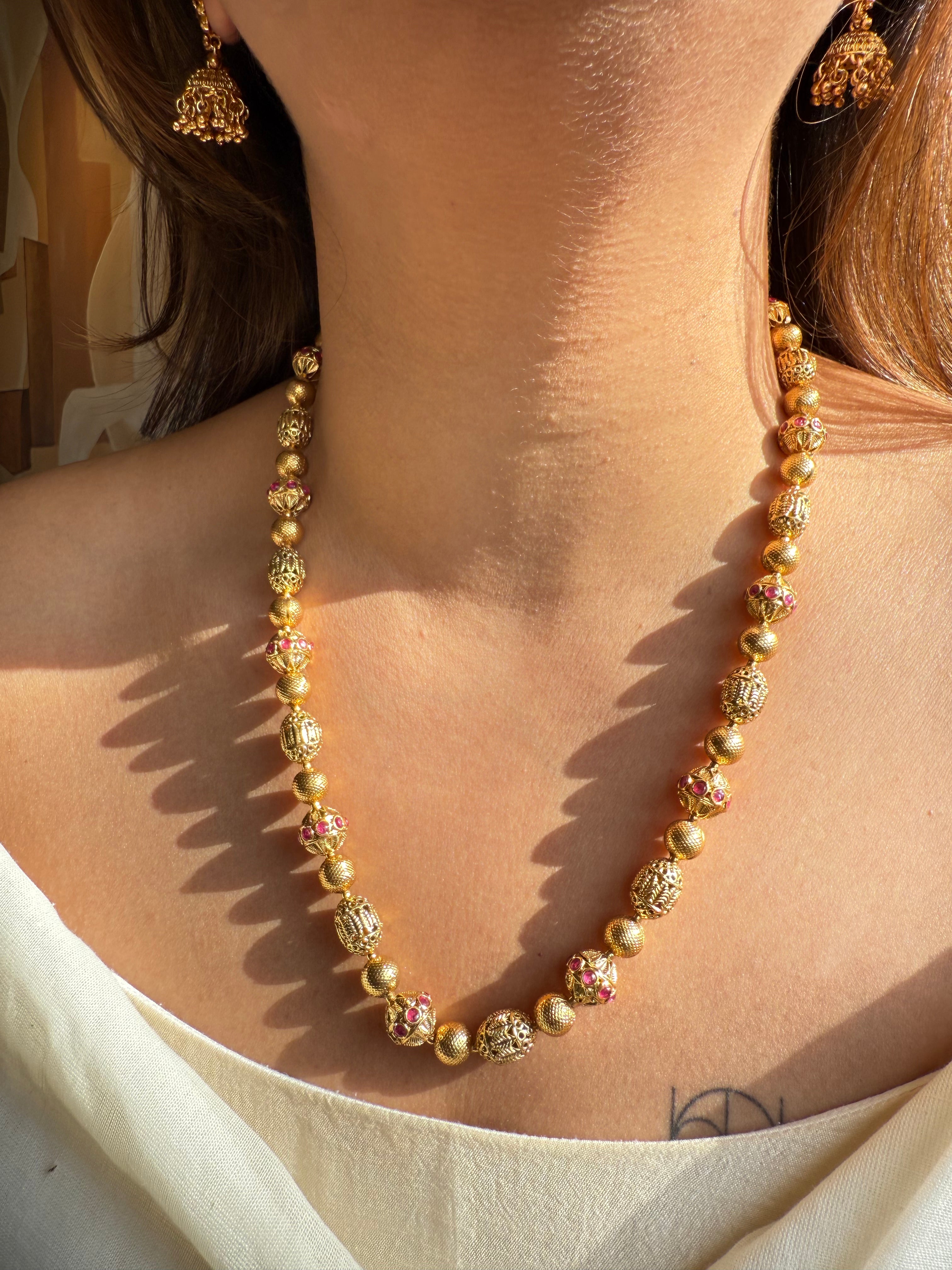 RED SINGLE LINE MATAR MAALA