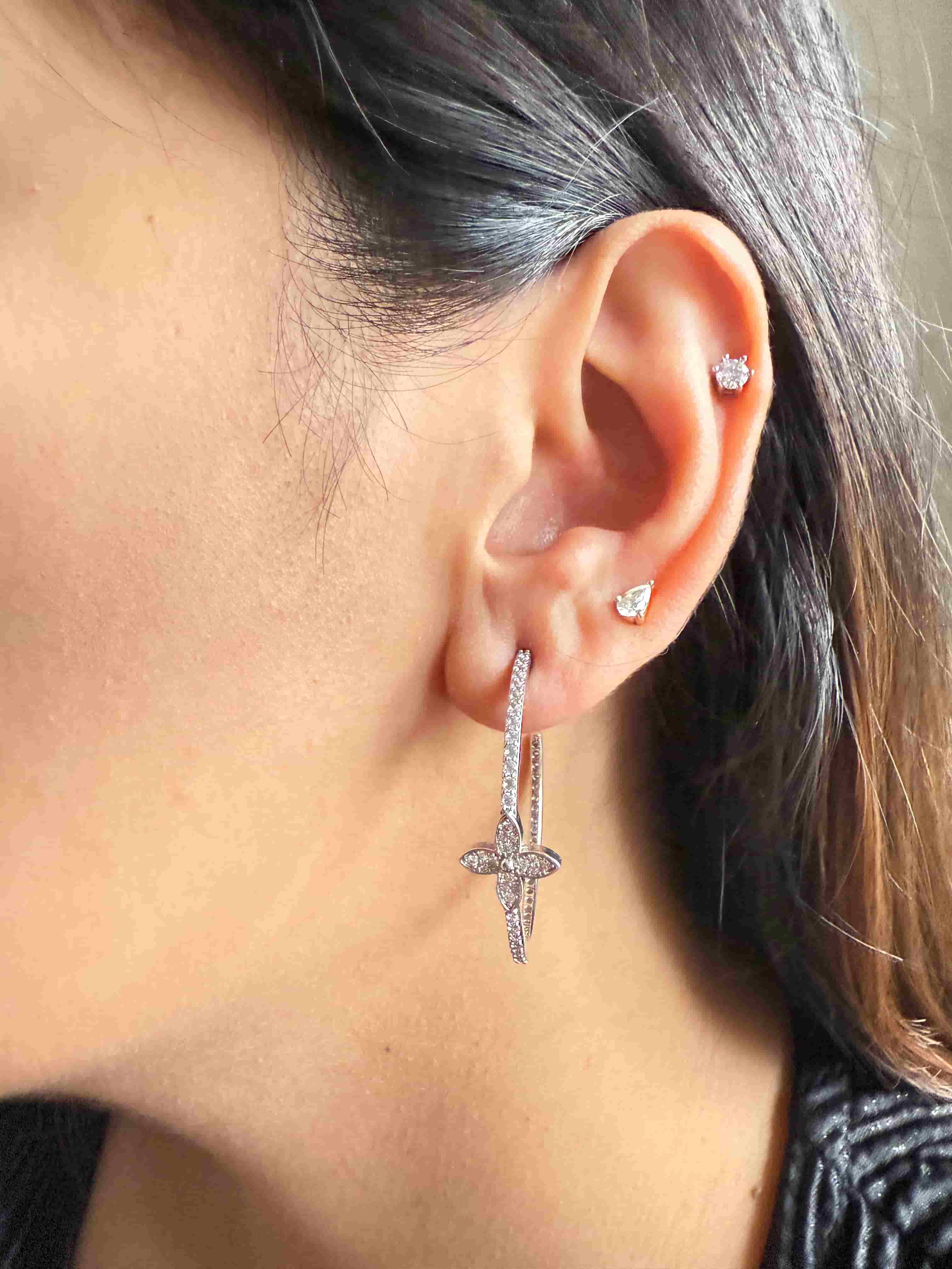 FLOWER 92.5 SILVER HOOPS