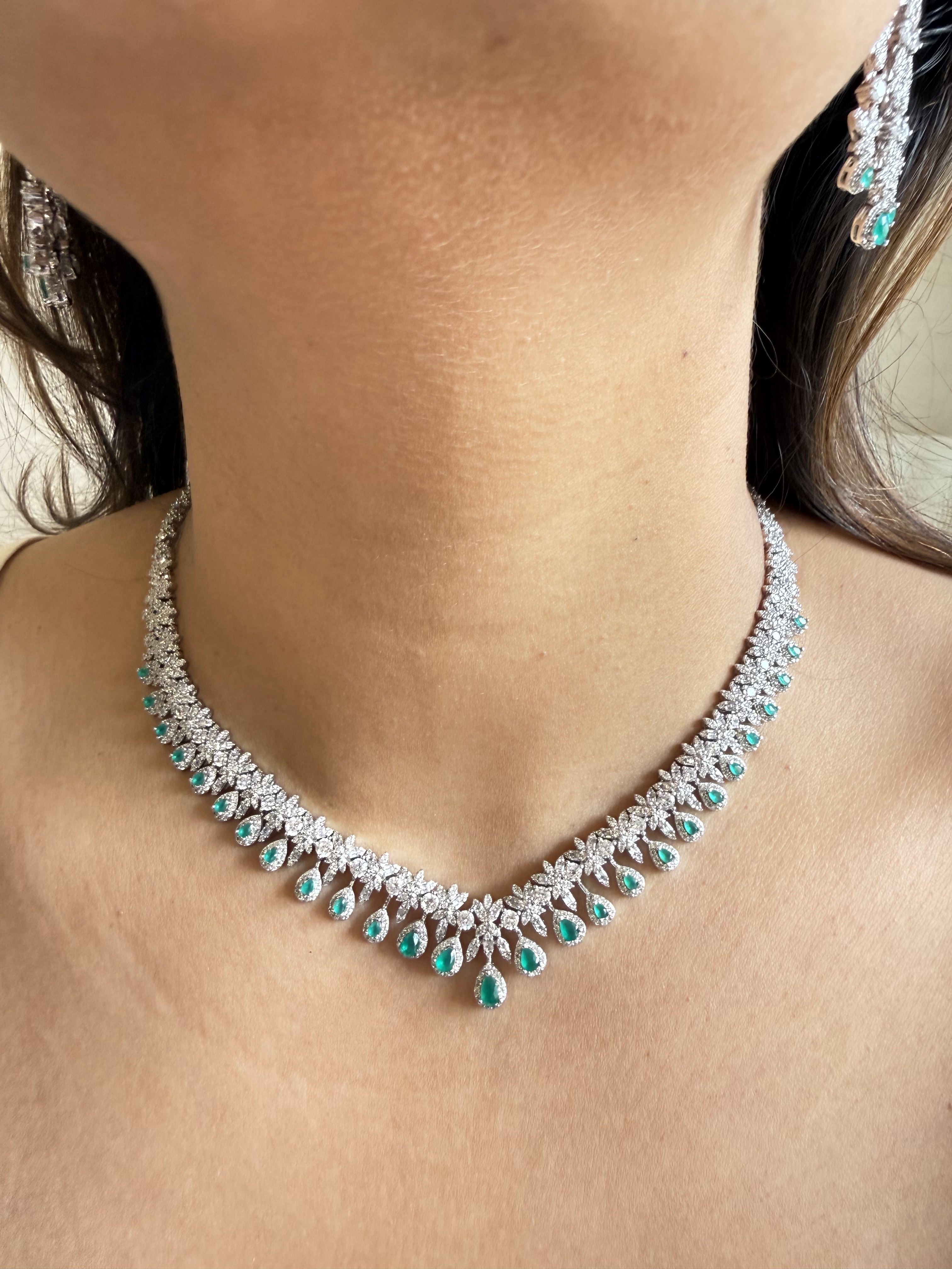 ELLA GREEN NECKLACE SET