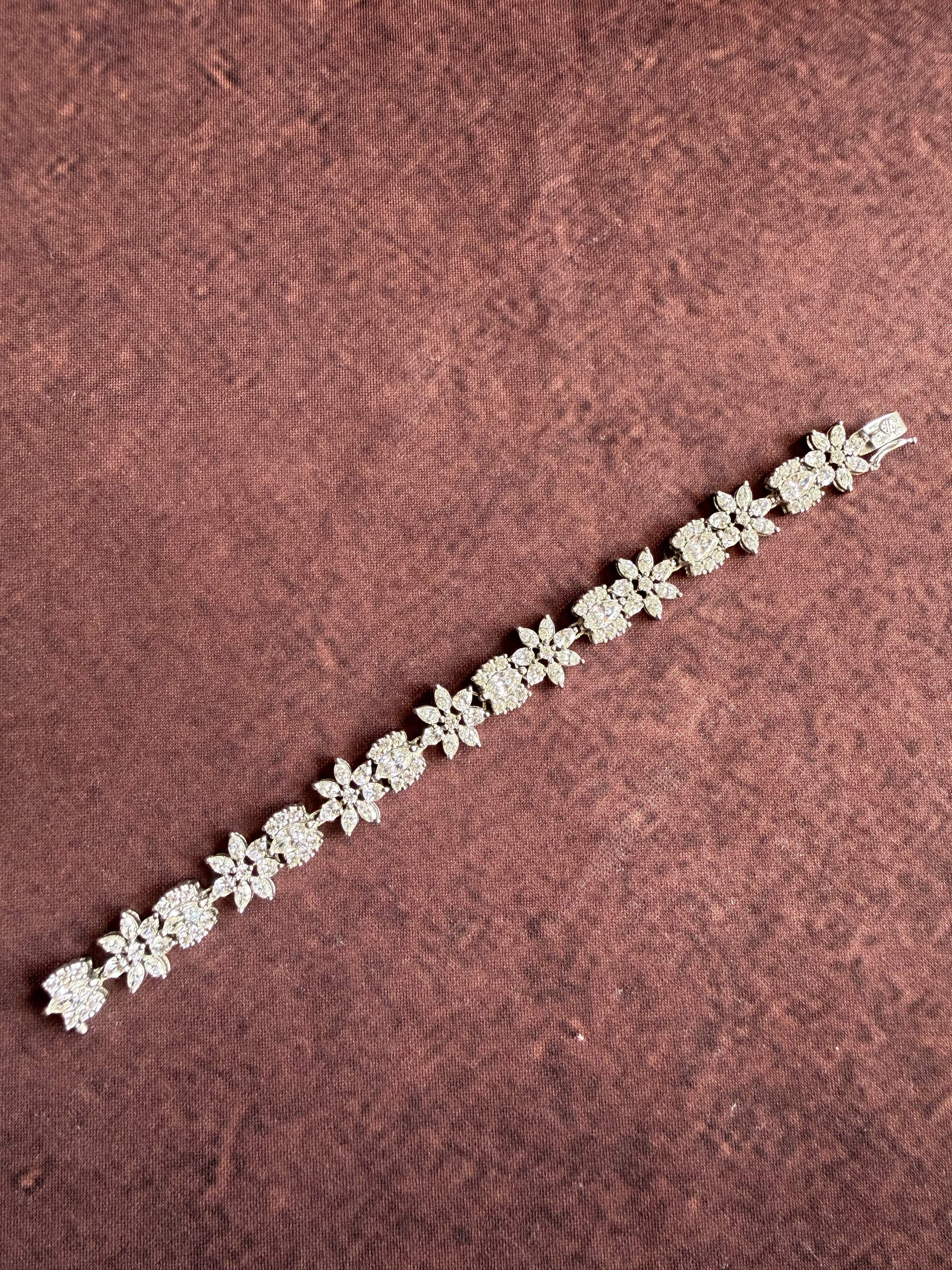 MOON FLOWER TENNIS BRACELET