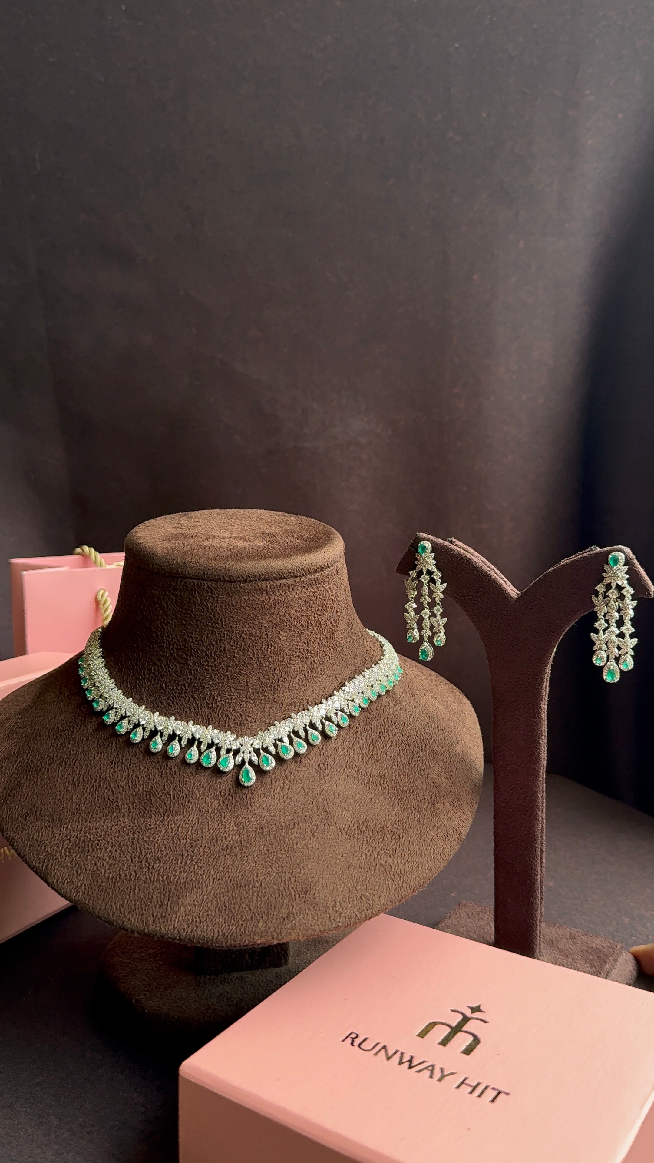 ELLA GREEN NECKLACE SET