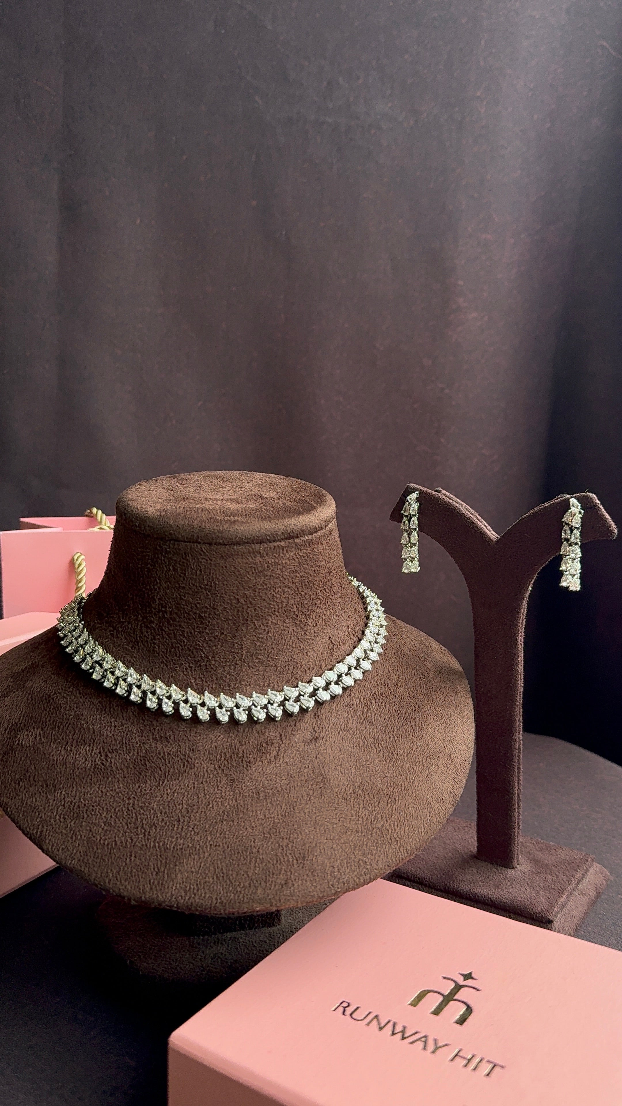 AISLEY DIAMOND SET
