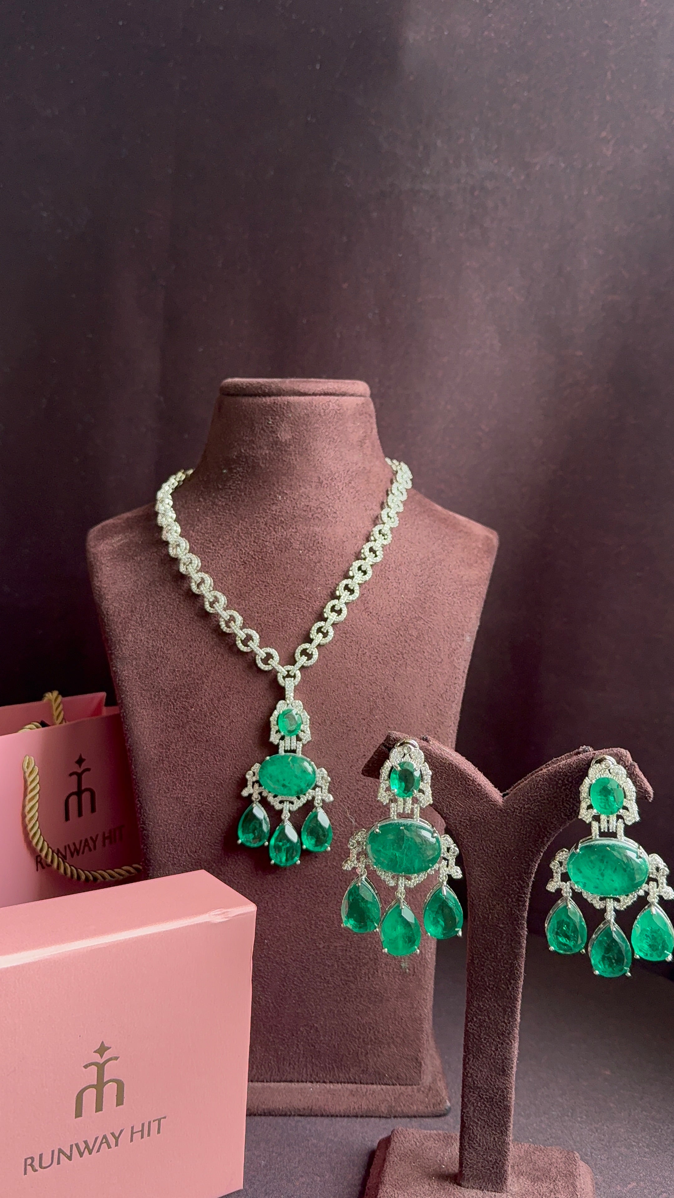 SURVI DOUBLET PENDANT SET