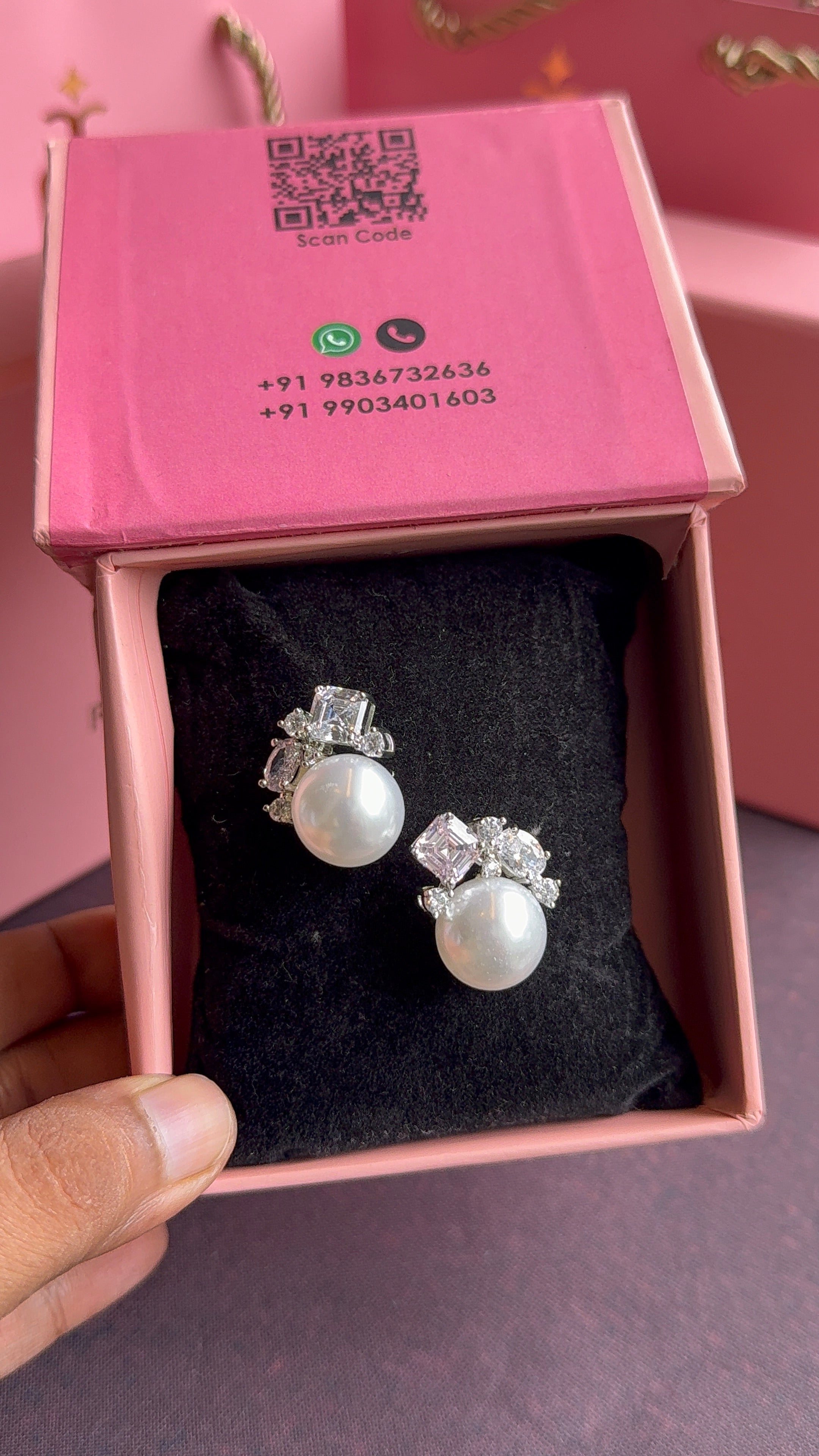 HONEY MINI PEARL STUD
