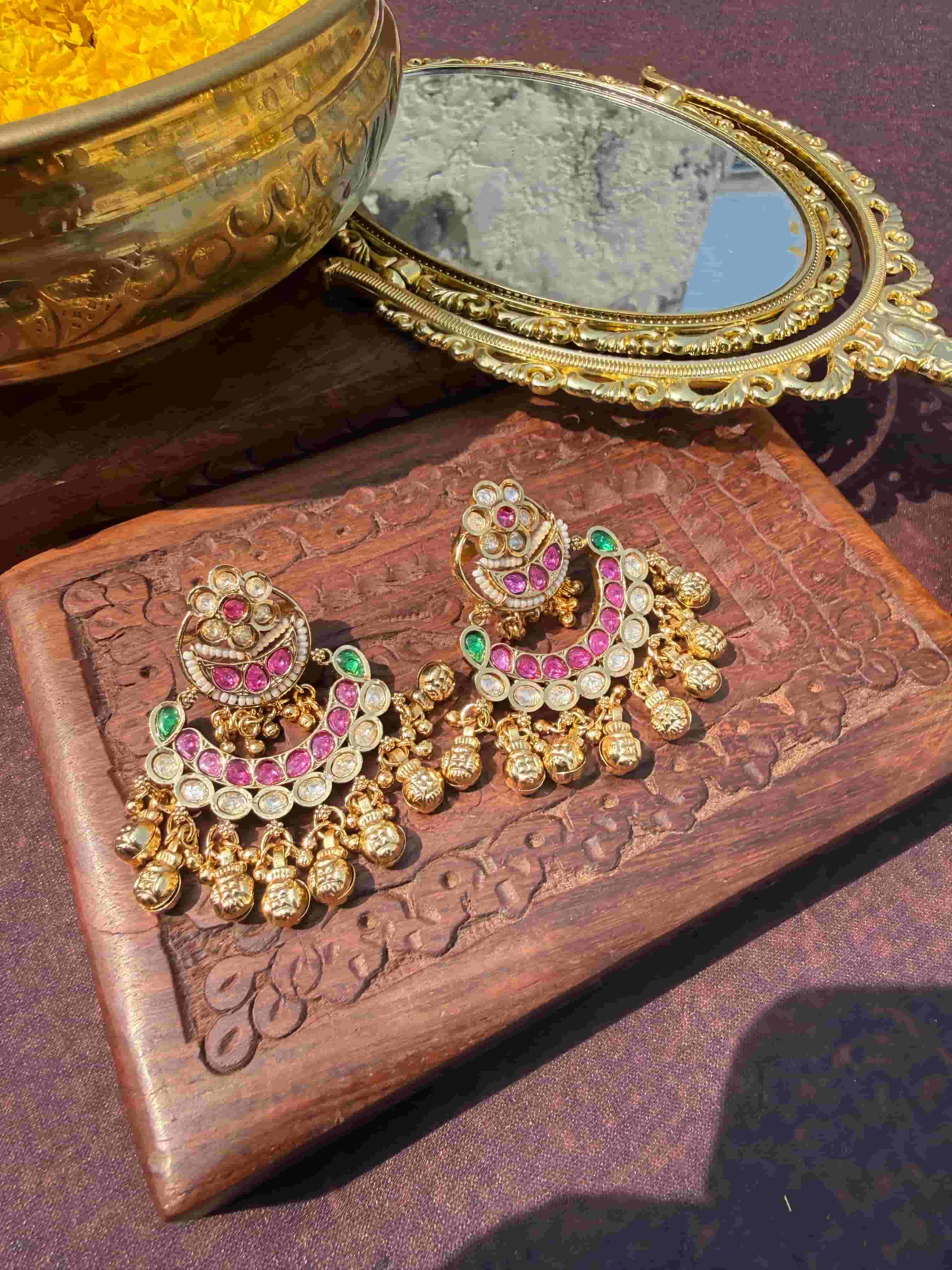 ANISHI RAJWADA EARRING