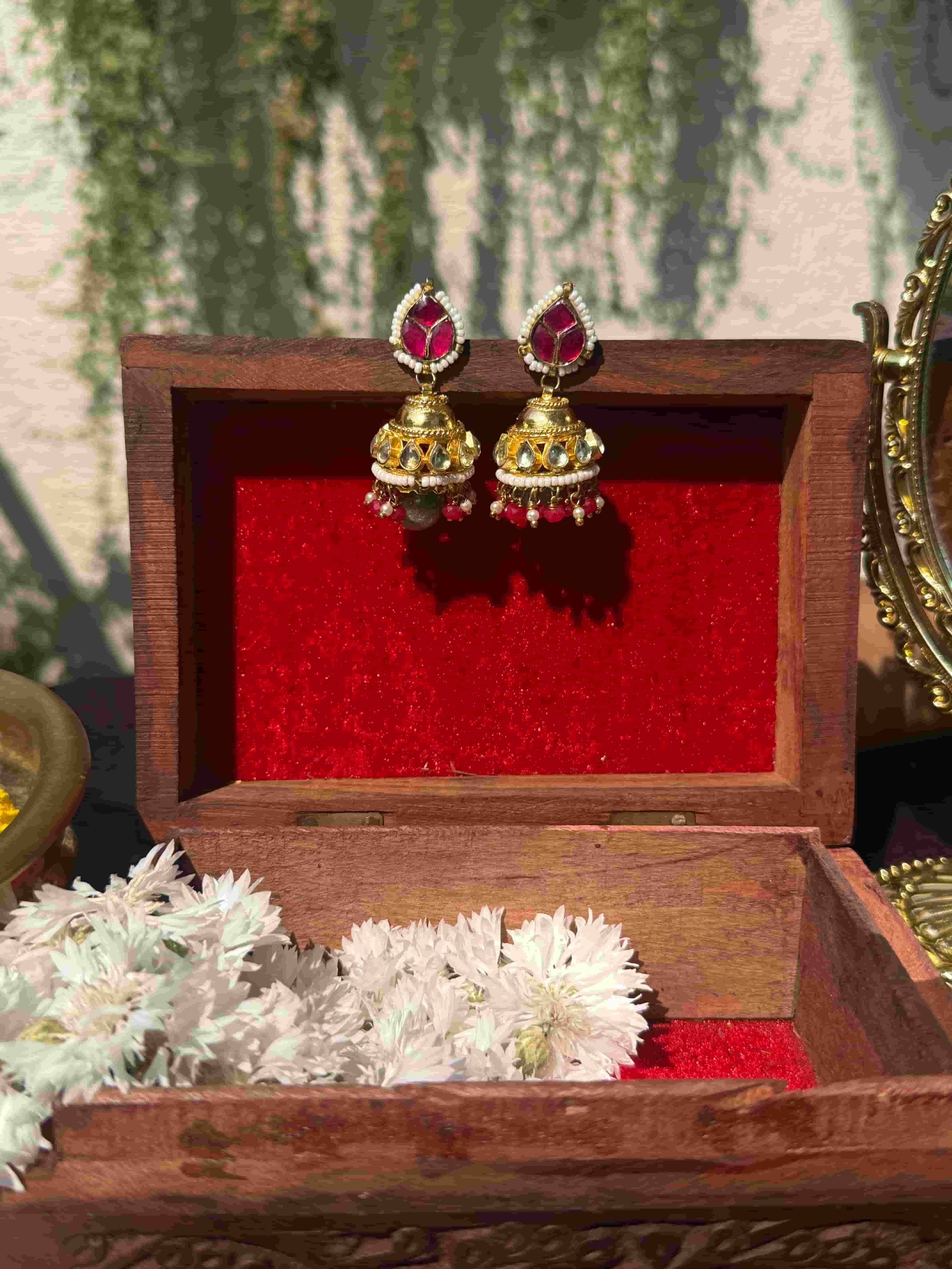 SUHIKA KEMPU JHUMKA