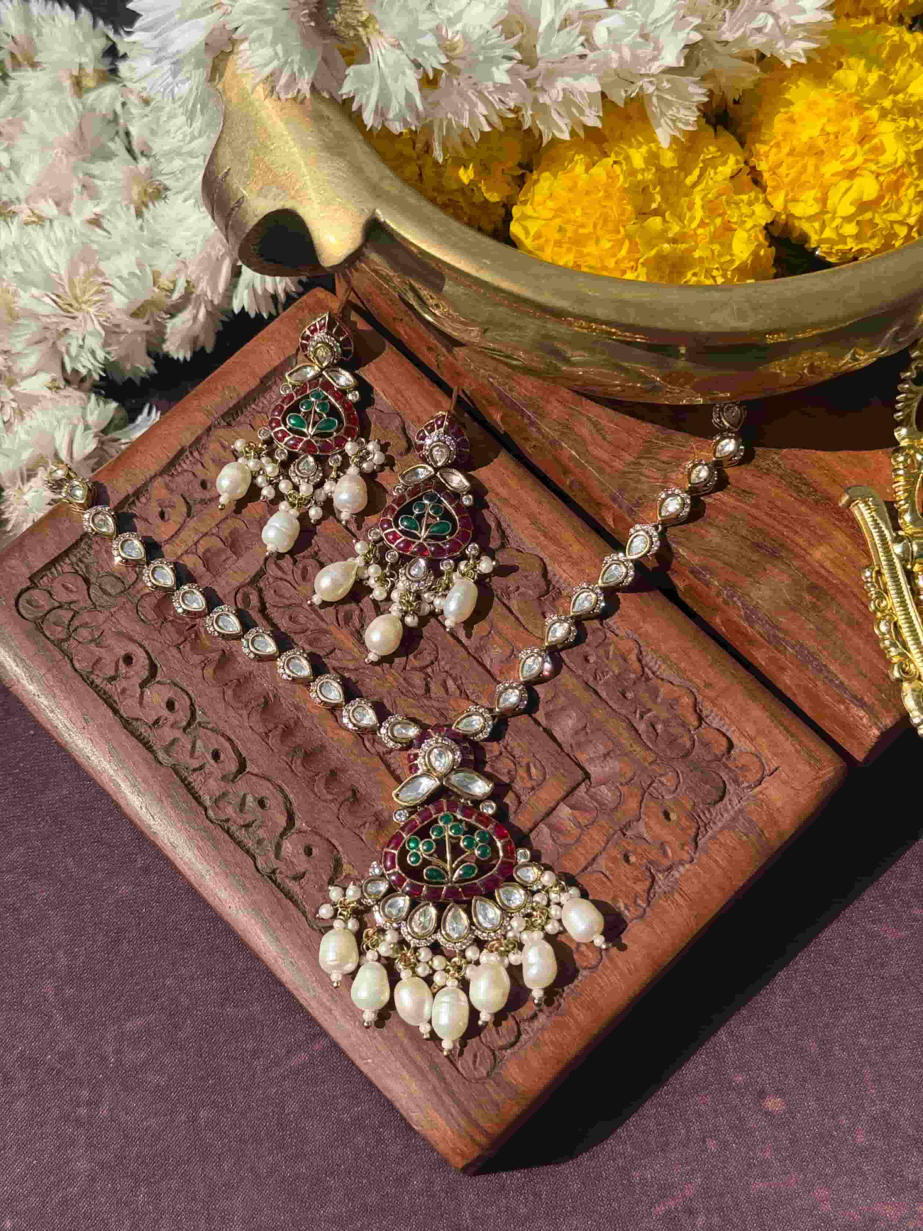 ARUSI NECKLACE SET