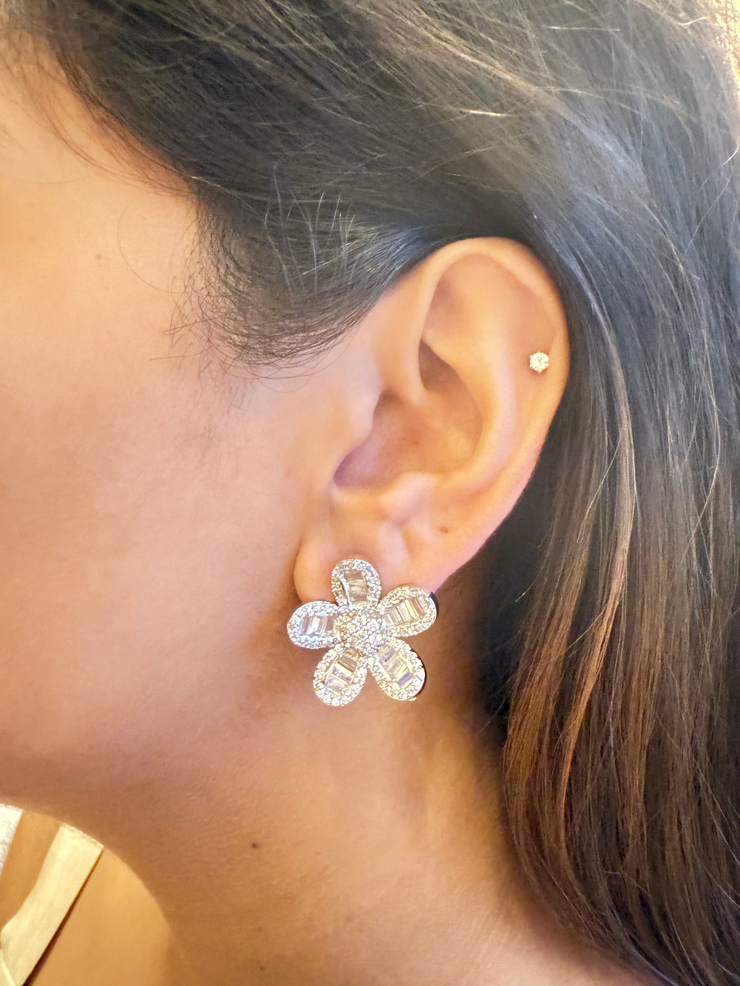 DIAMONDIES FLOWER STUD