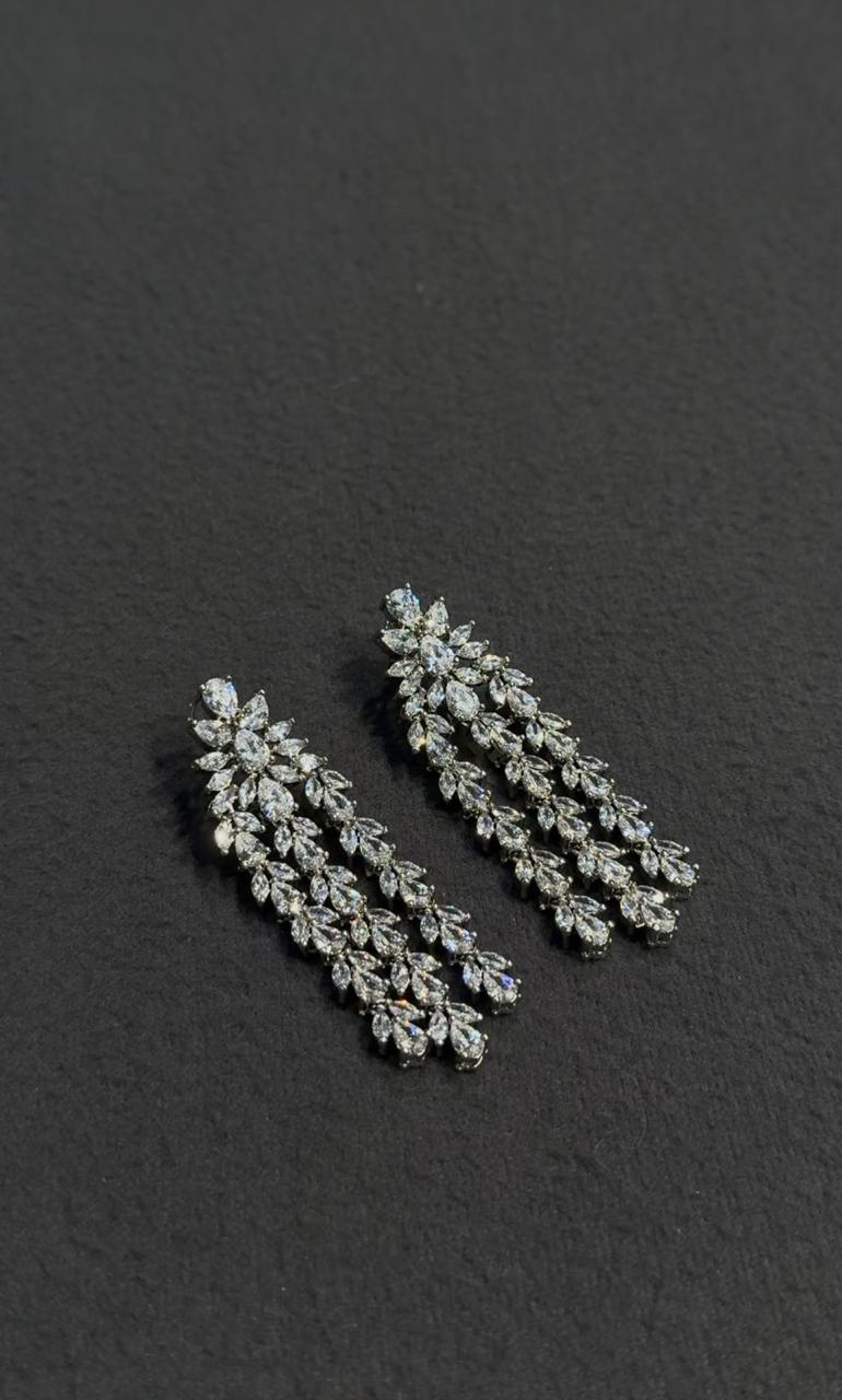 SHERLY DIAMOND EARRING