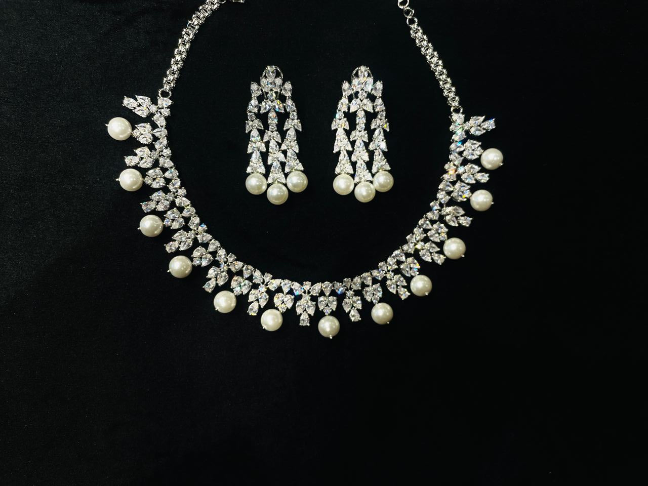 RAY DIAMOND WITH PEARL NECKLACE SET