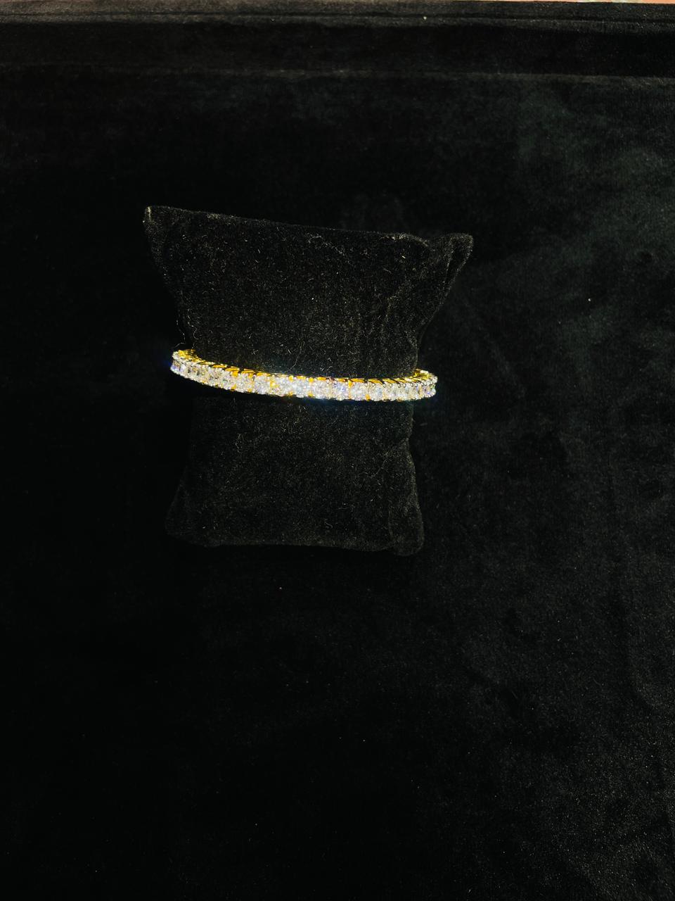 RAVI SINGLE LINE DAIMOND BANGLE