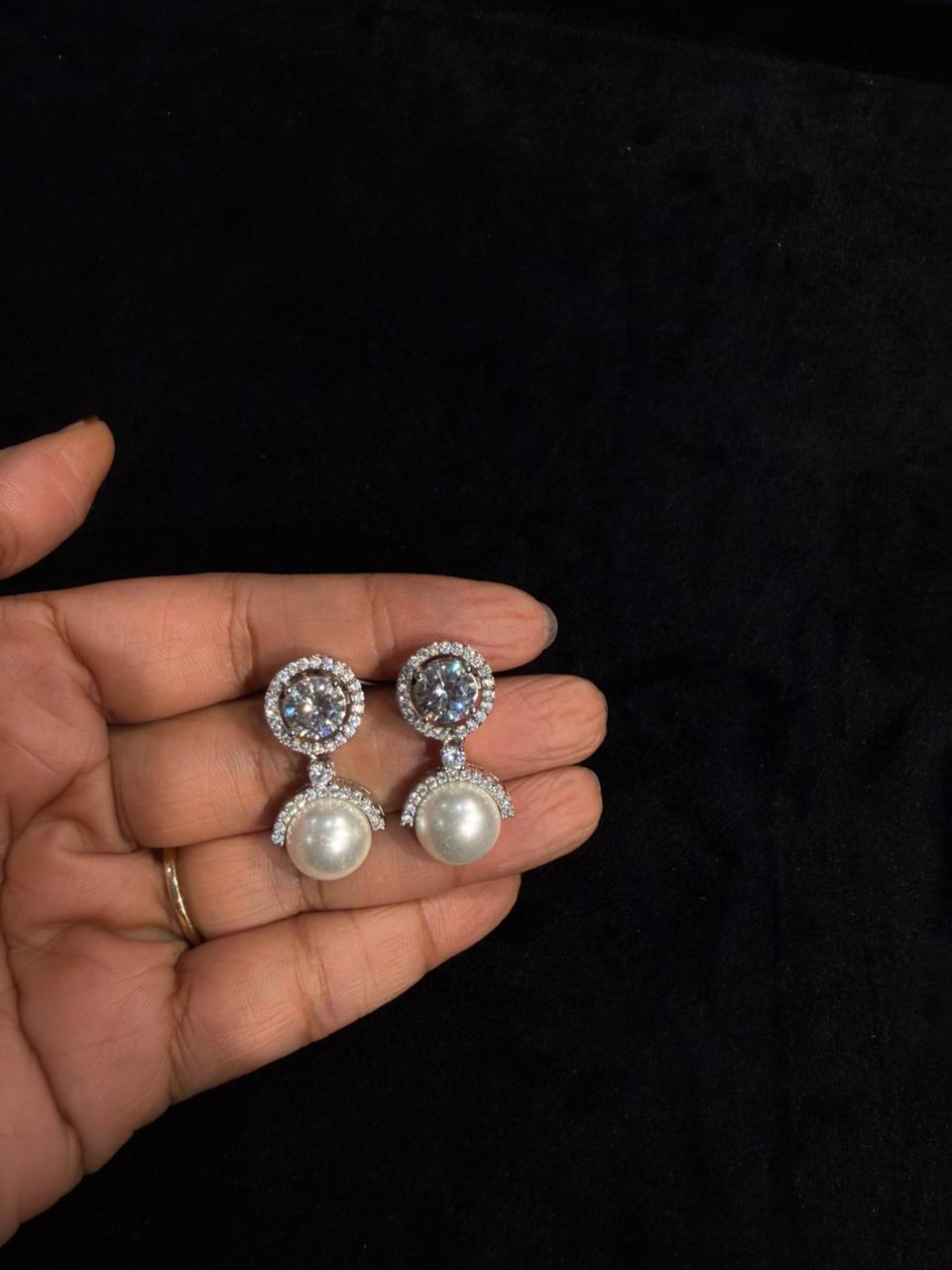 RAVI PEARL STUD