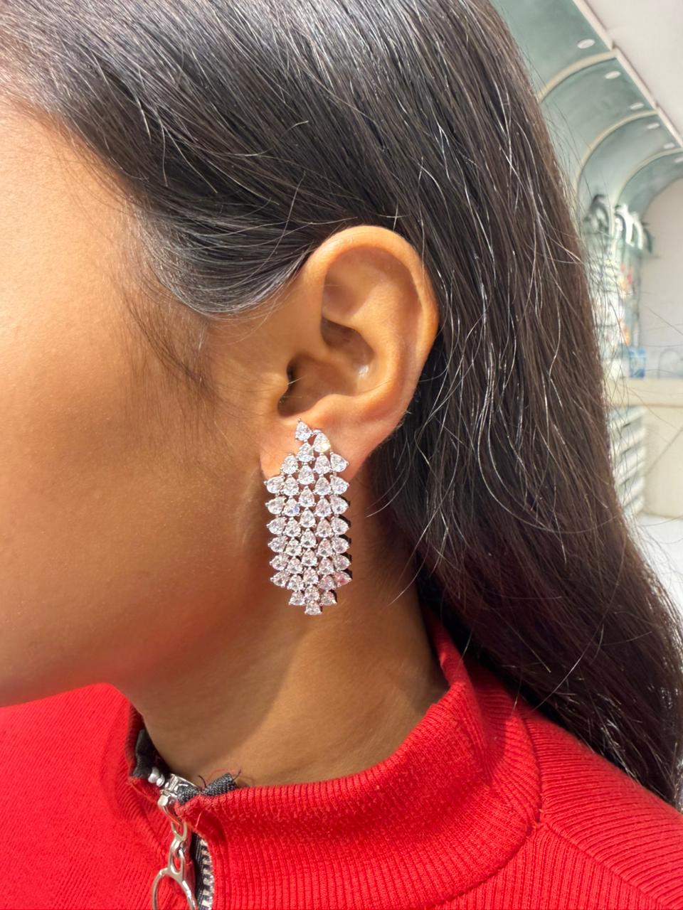 MESSY DIAMOND EARRING
