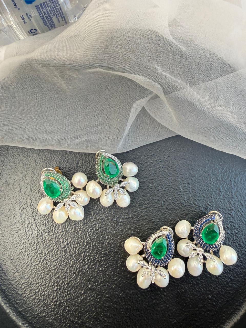 EYE PEARL DOUBLET STUD