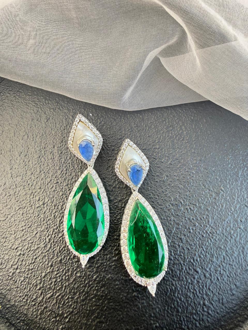 KITE DOUBLET LONG EARRING