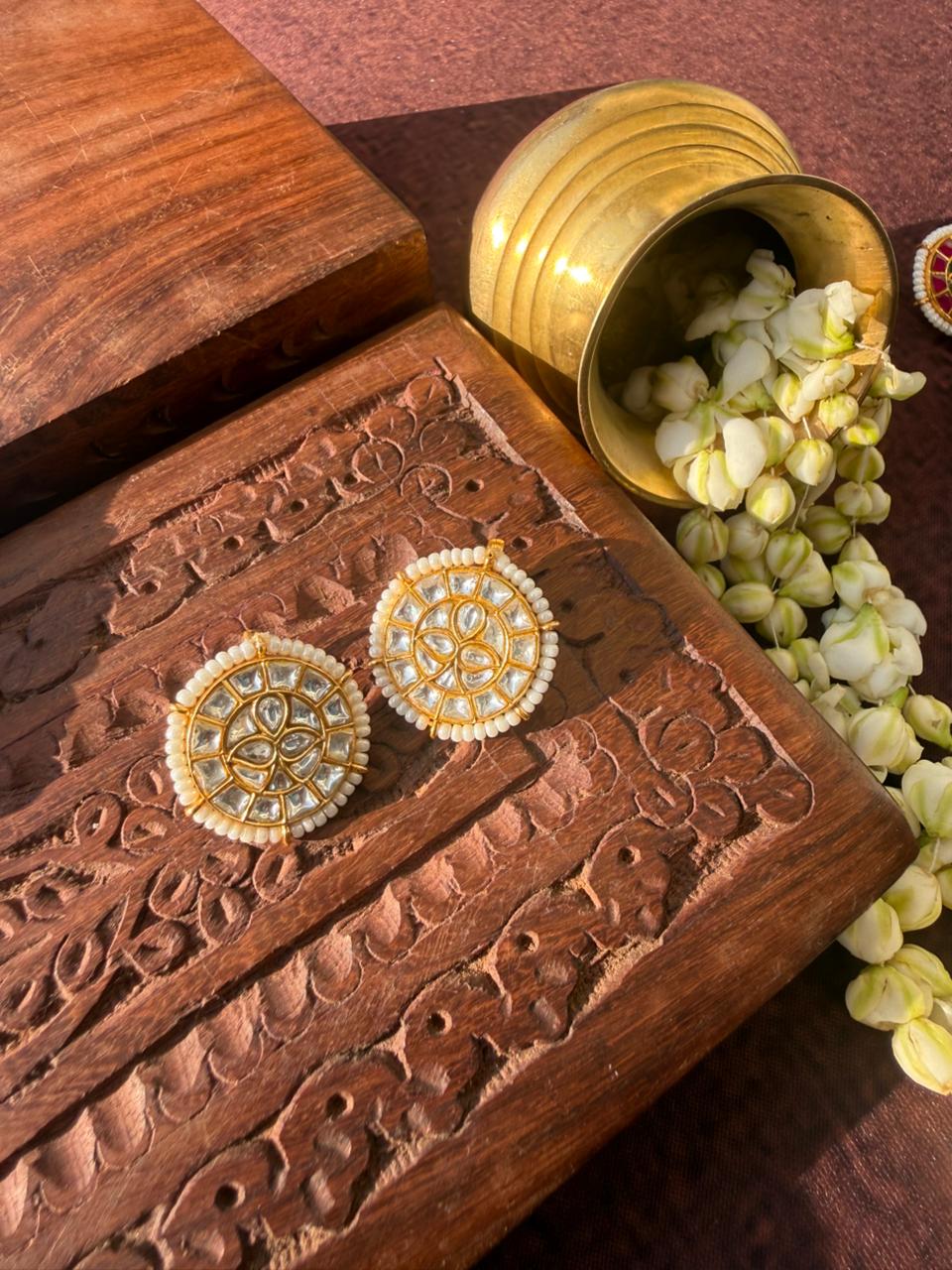 LAVIRA POLKI EARCUFF