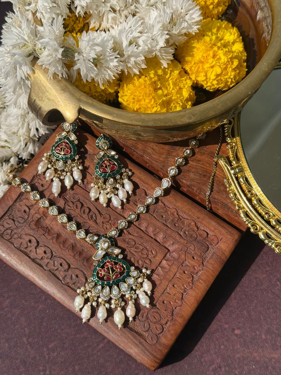RUHANA PENDENT SET
