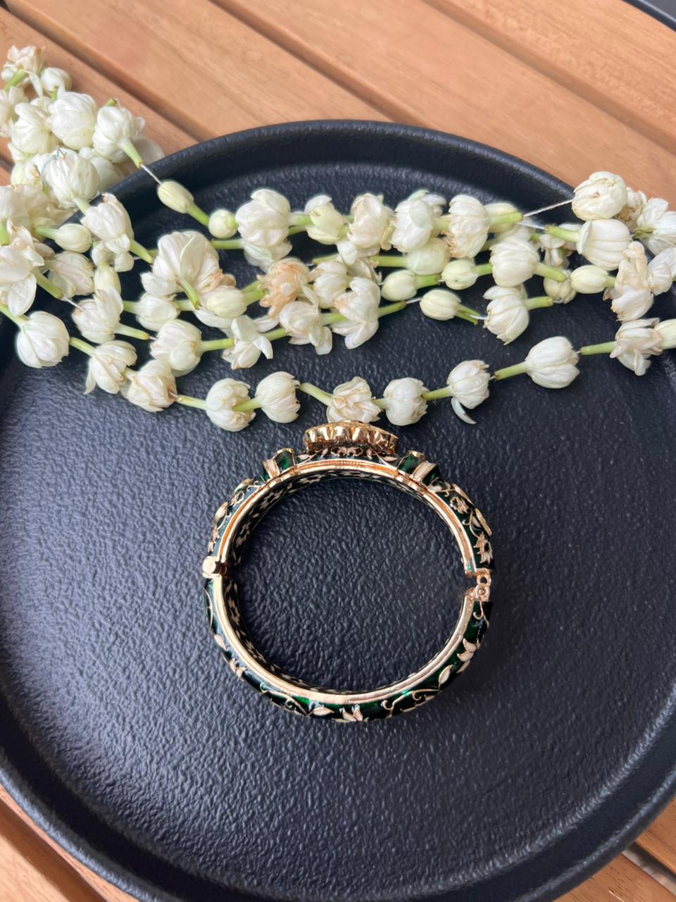 SARA GREEN JADAO BANGLE