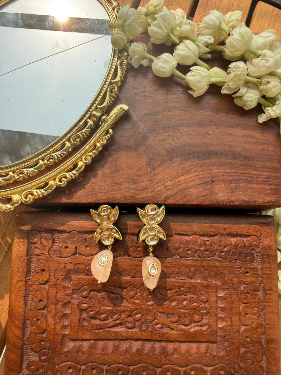 EISIKA PACHI KUNDAN STUD