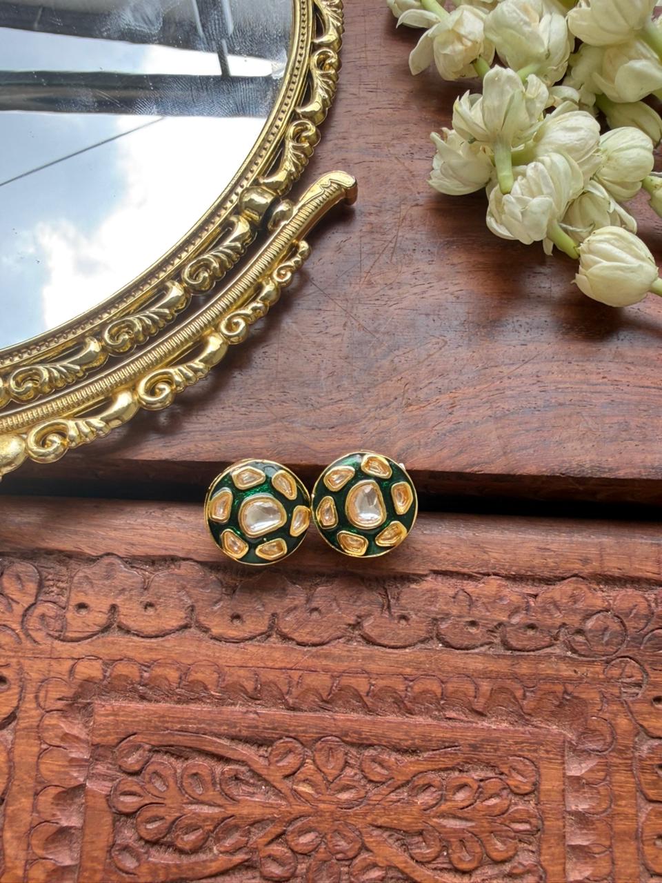 GREEN ROUND STUD