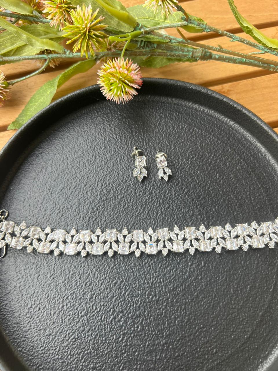 EMILLI CHOKER SET
