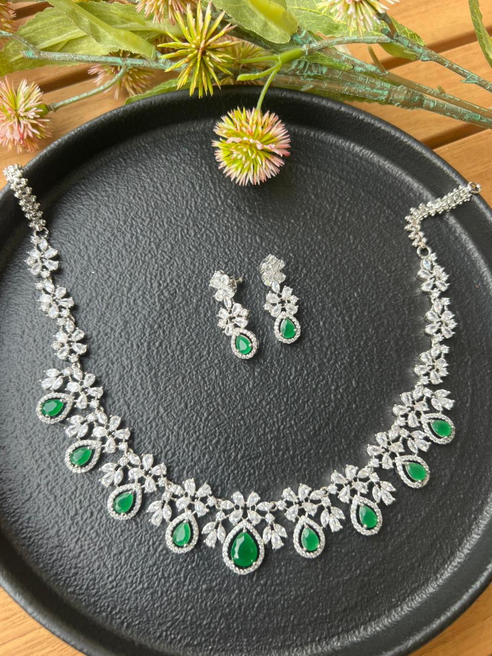 SHANAYA GREEN NECKLACE SET