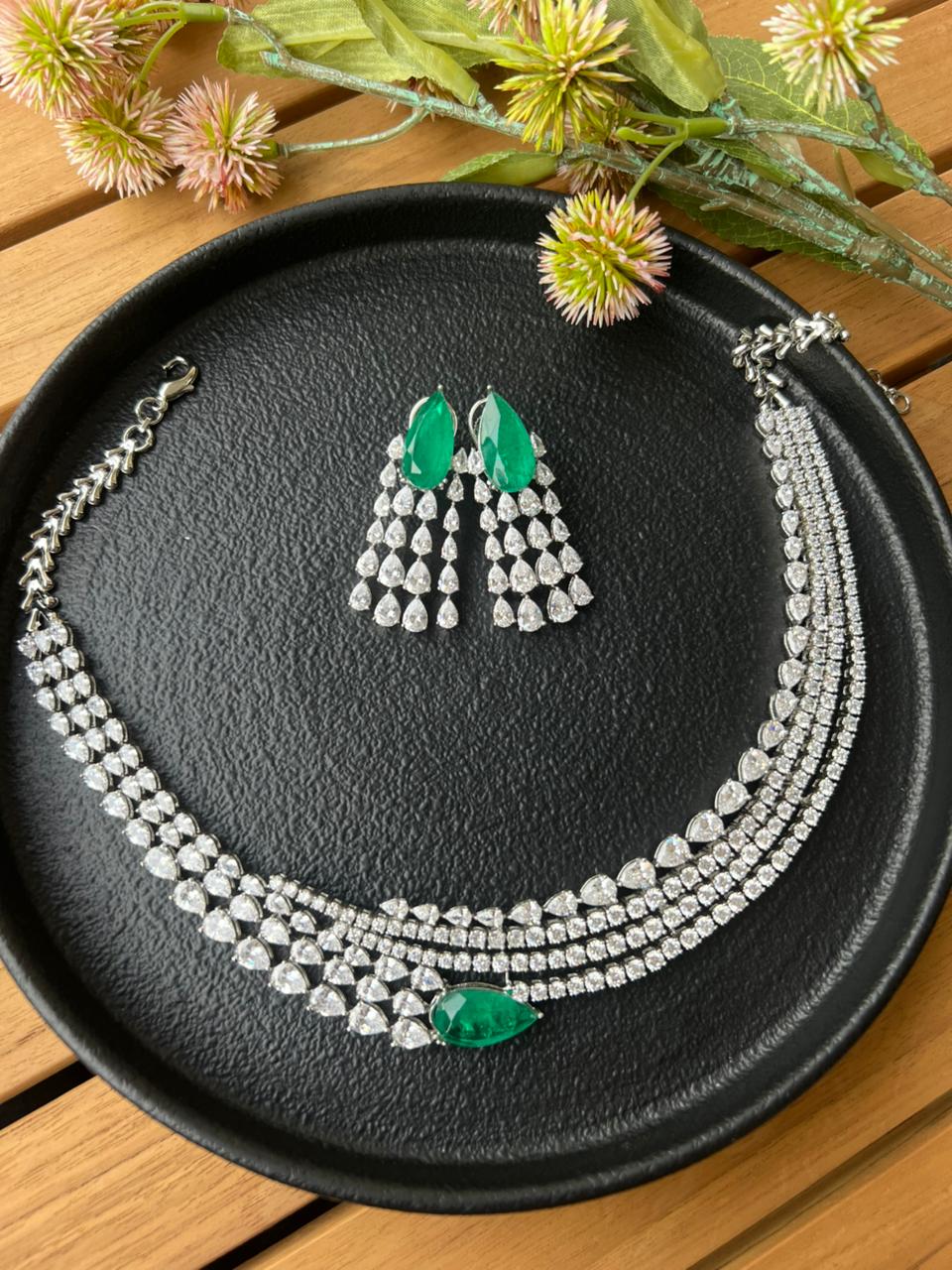 JASSI EMERALD NECKLACE SET