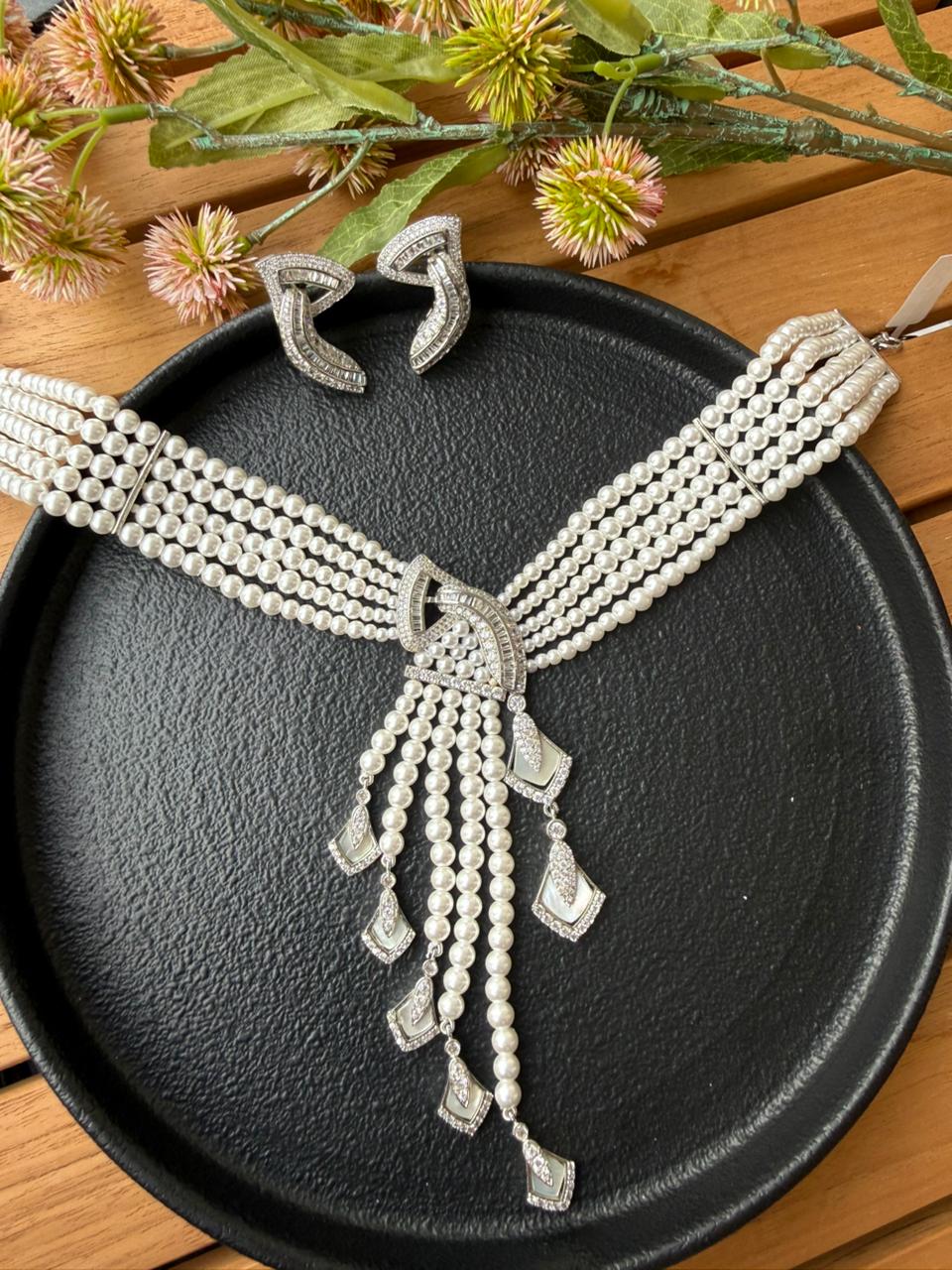 SHAILA PEARL CHOKER