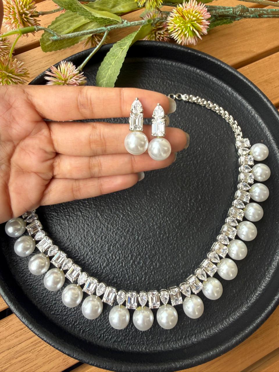GIVA PEARL NECKLACE SET