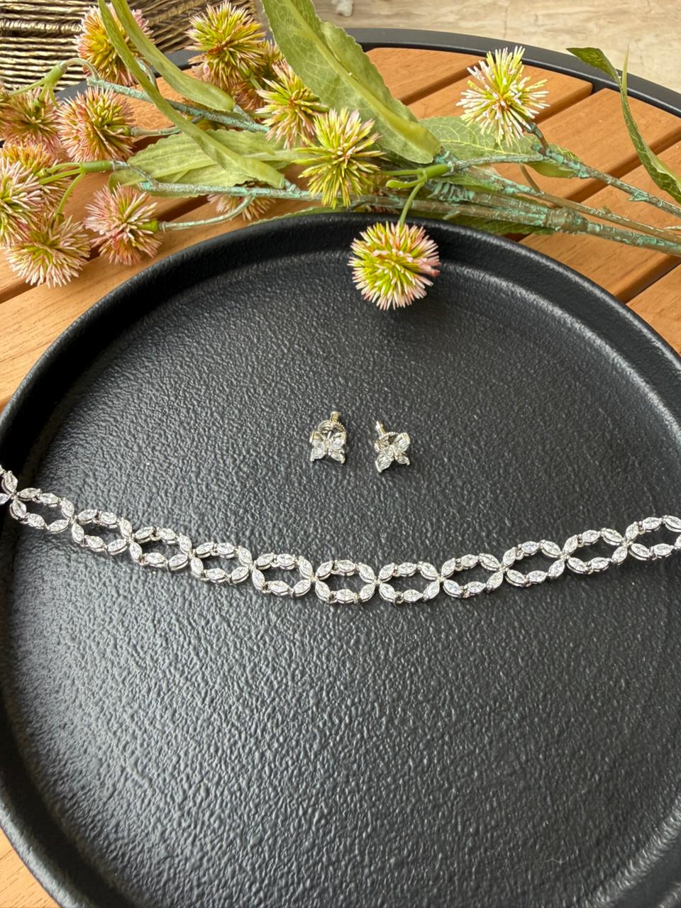 SHELTER WESTERN CHOKER