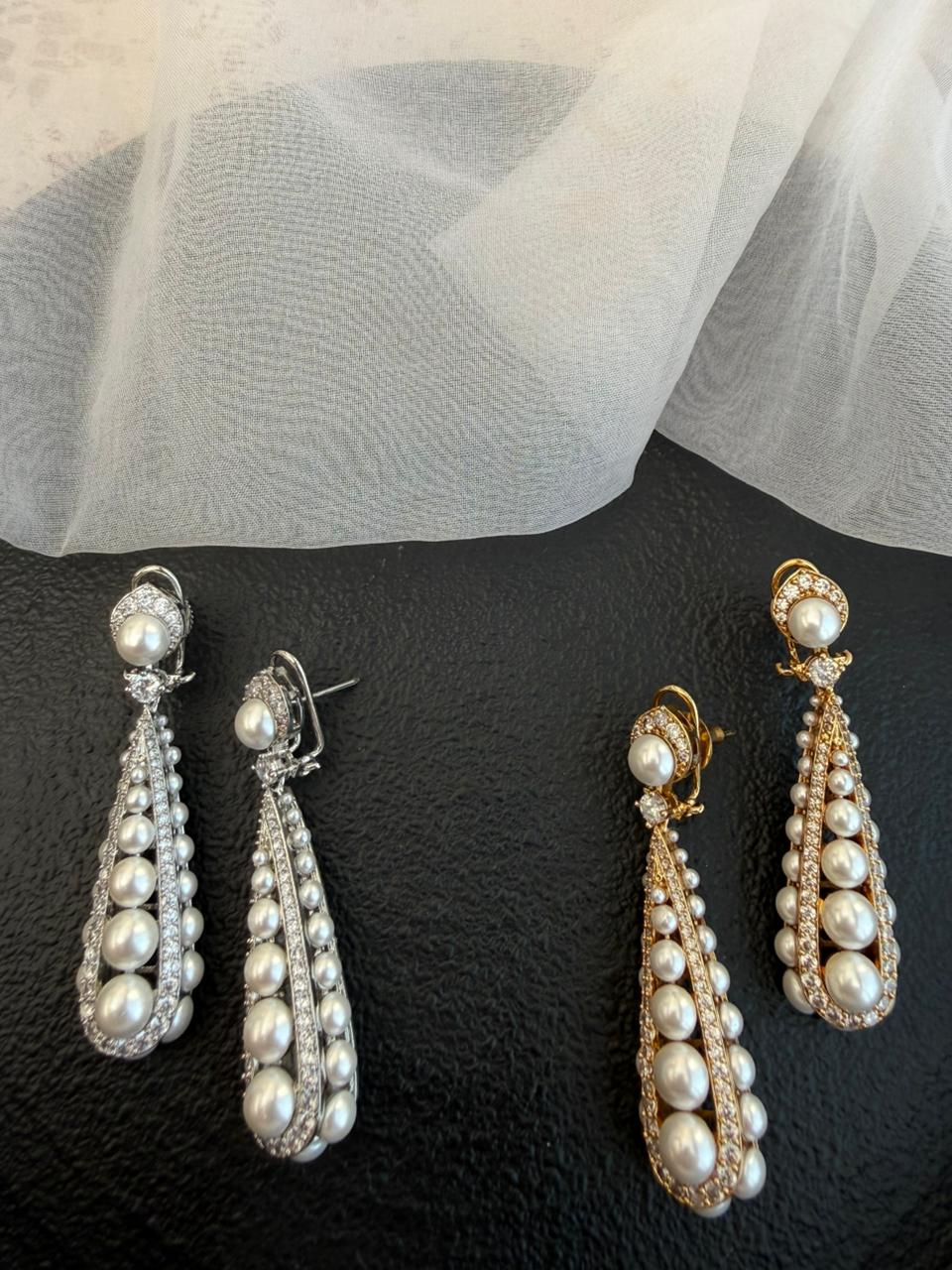 BAUBLE PEARL LONG EARRING