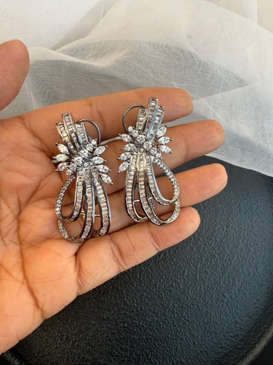 GRACY FLOWER EARRING
