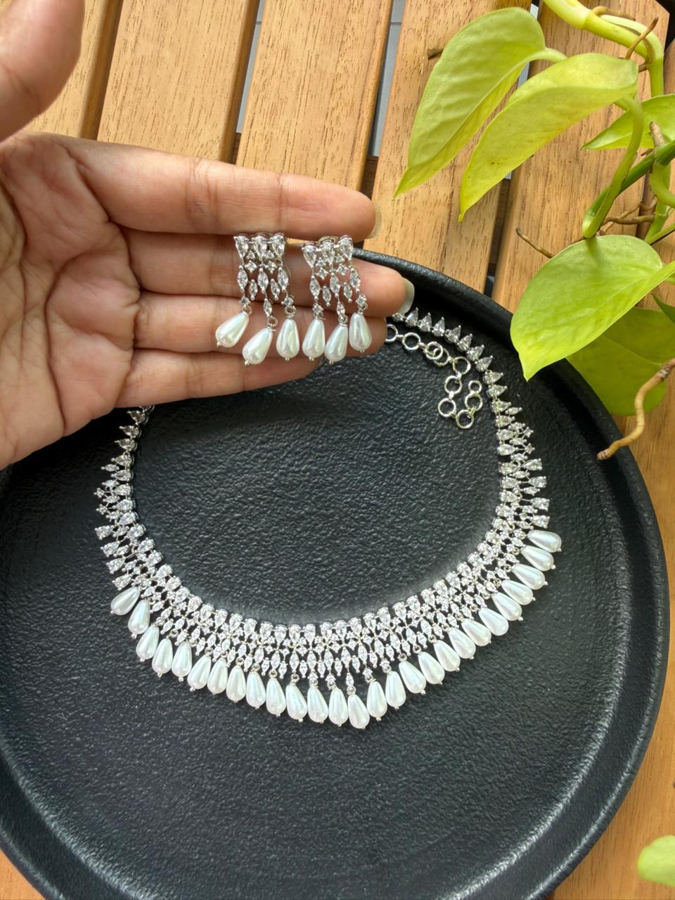 YASHI PEARL NECKLACE SET