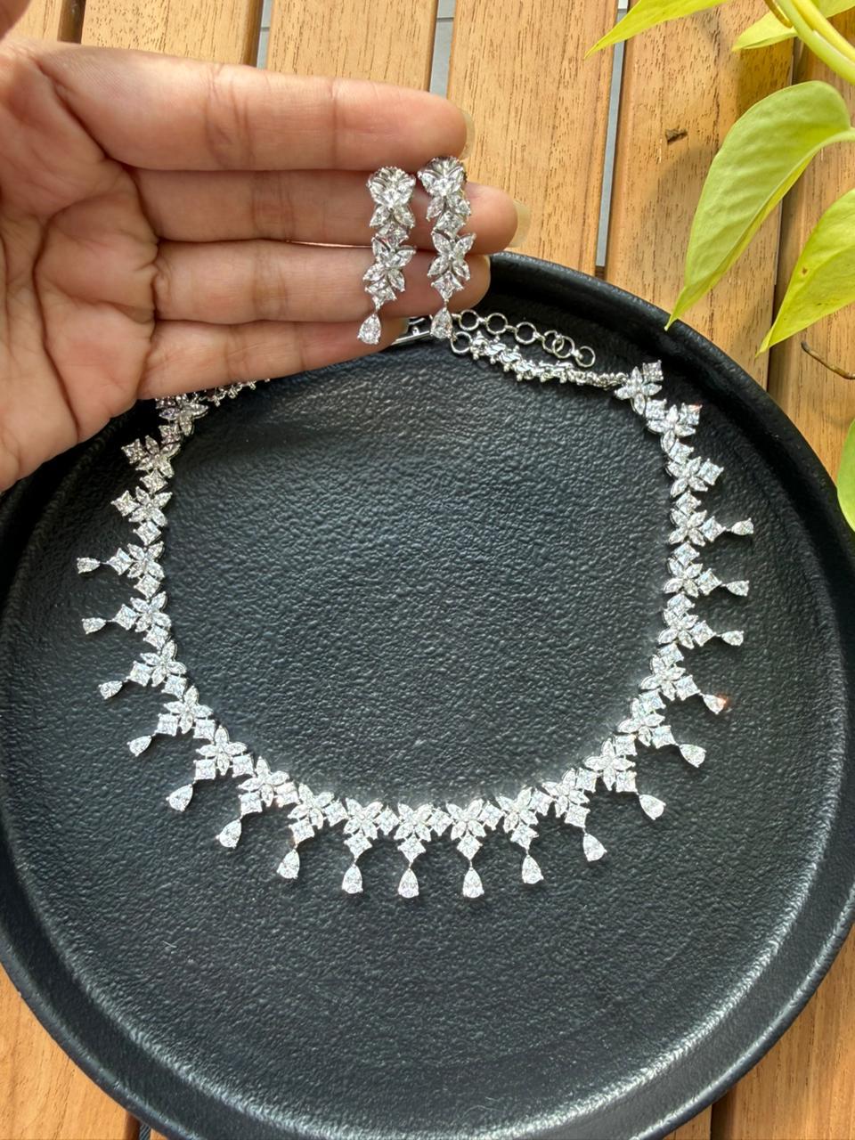 ARUSHI DIAMOND NECKLACE SET