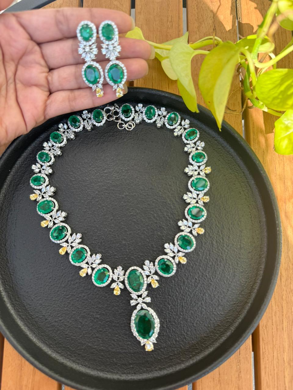 RAHA GREEN EMERALD SET
