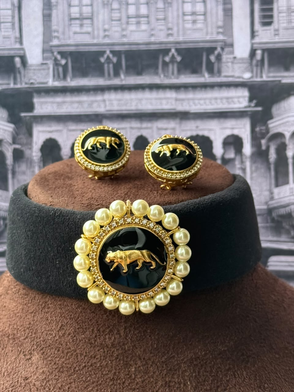 SABYA VELVET CHOKER SET