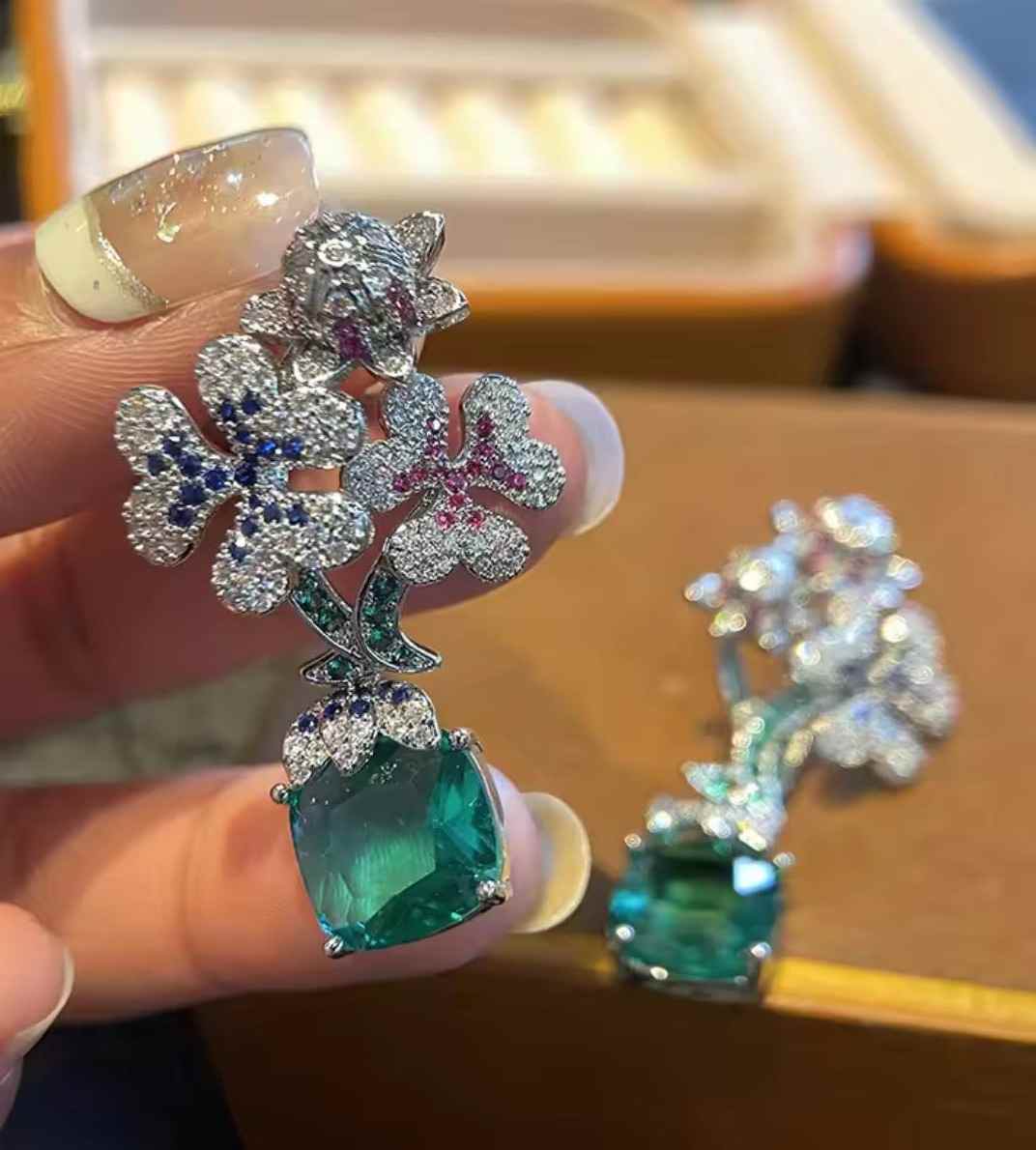 FLOWER CRYSTAL STUD image 0